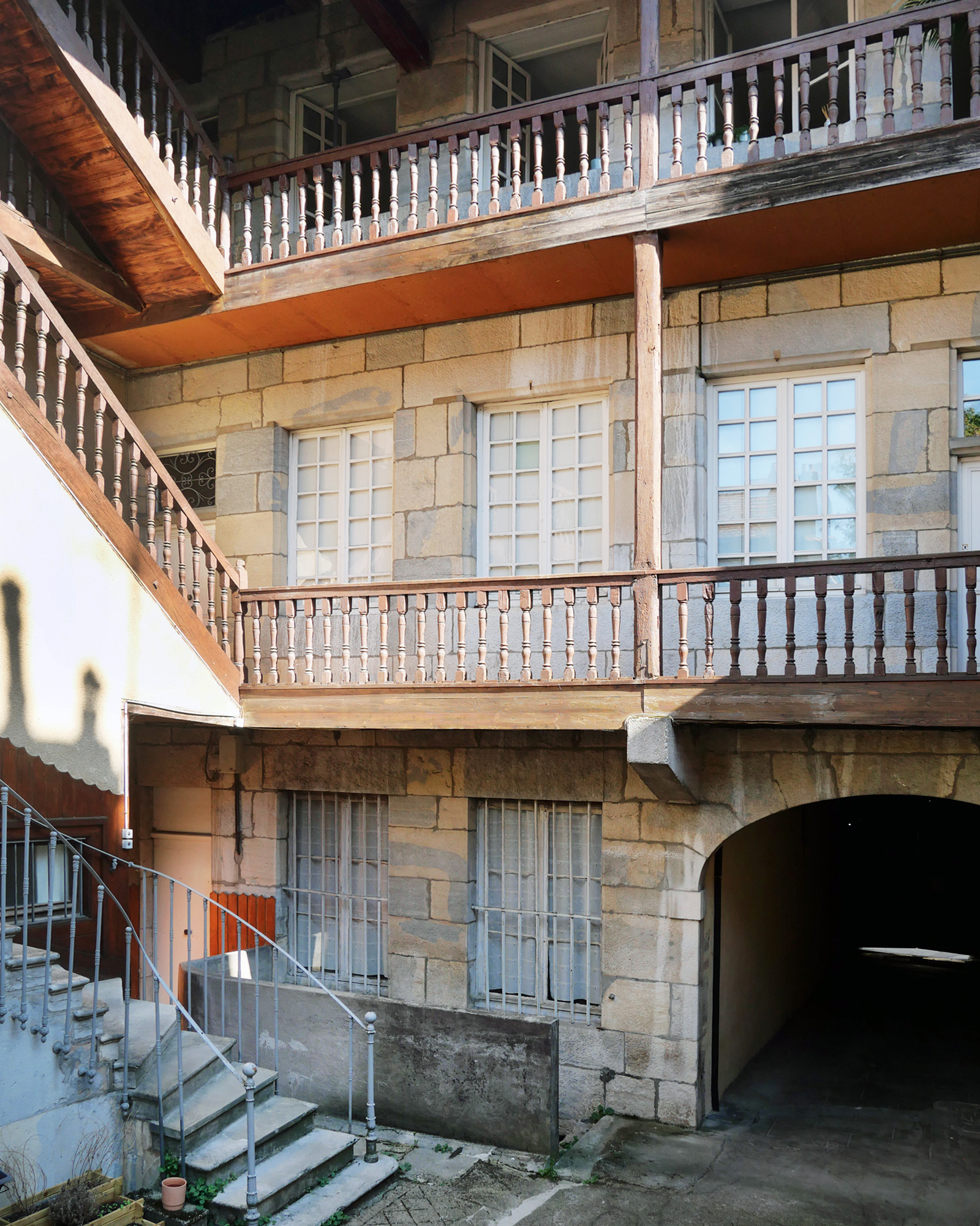 cour immeuble Besançon cour immeuble Besançon
