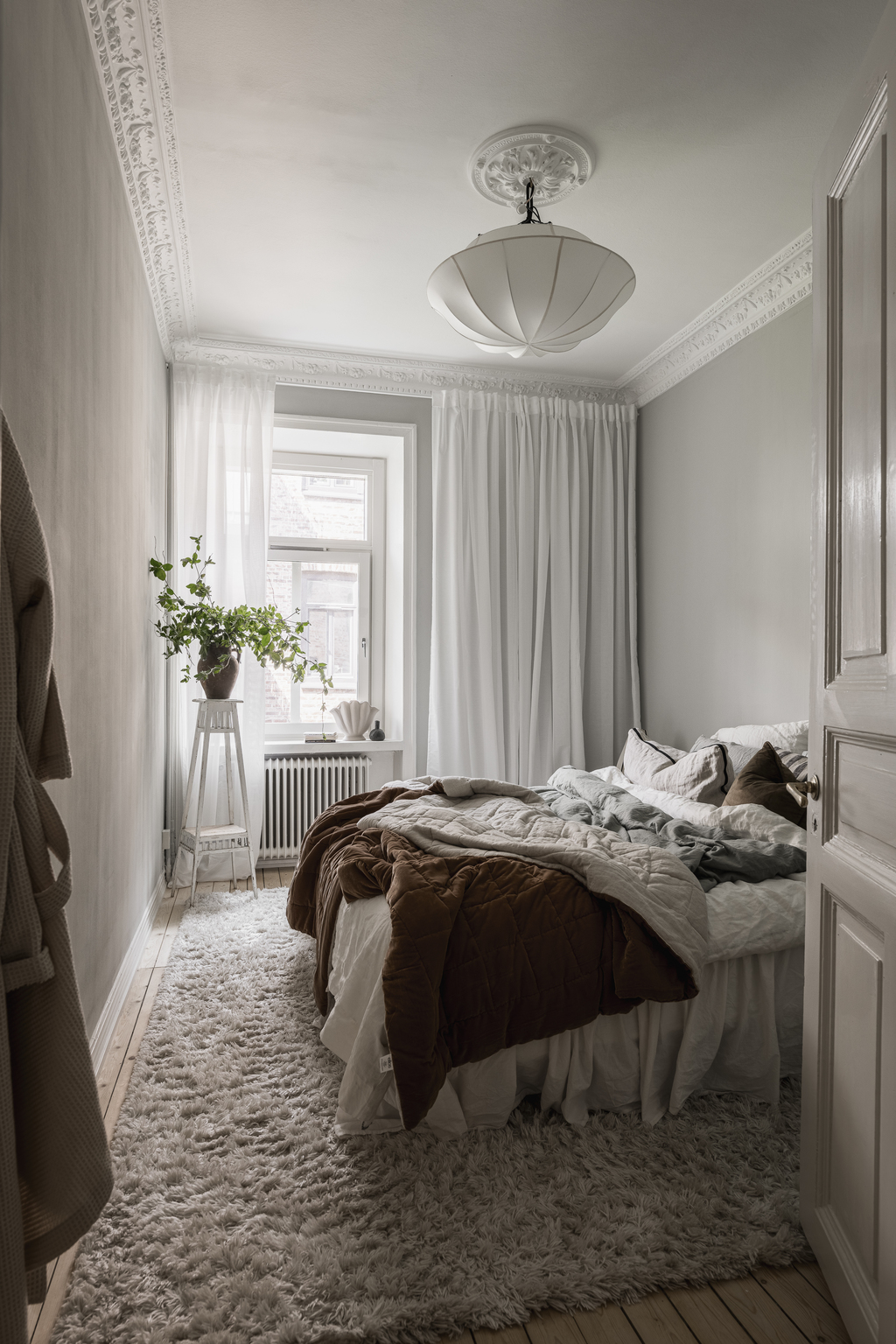 chambre appartement ancien avec moulures décoration scandinave chambre appartement ancien avec moulures décoration scandinave