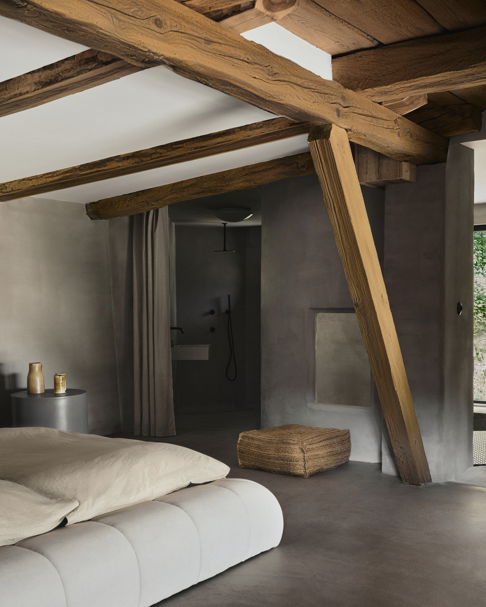 chambre avec poutres décoration contemporaine maison Autriche I-am-Escape chambre avec poutres décoration contemporaine maison Autriche I-am-Escape