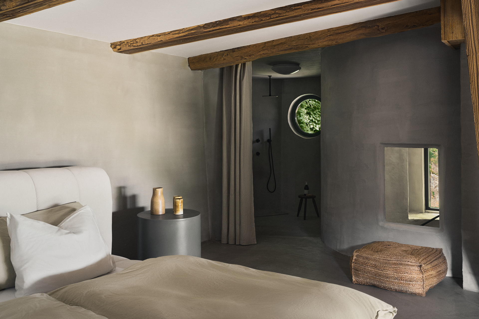 chambre avec poutres décoration contemporaine maison Autriche I-am-Escape chambre avec poutres décoration contemporaine maison Autriche I-am-Escape