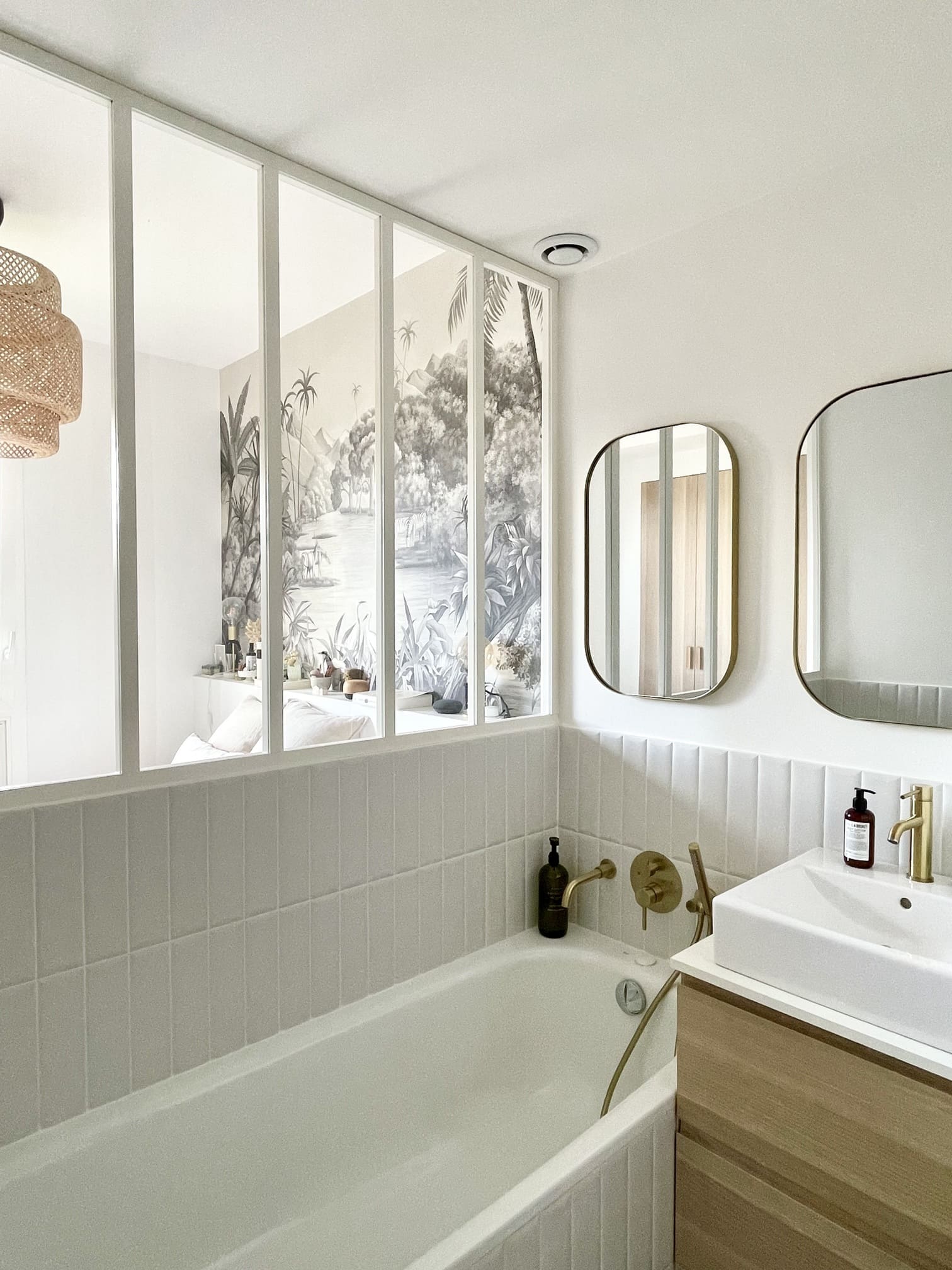salle de bain privative décoration contemporaine appartement rénové par par Charlotte Gille de Happy Pog