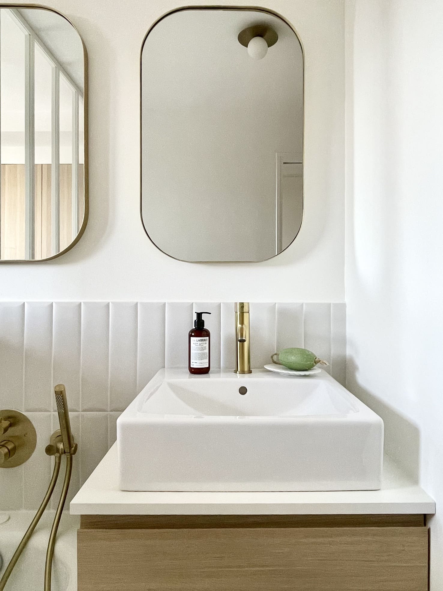 salle de bain décoration contemporaine appartement rénové par par Charlotte Gille de Happy Pog