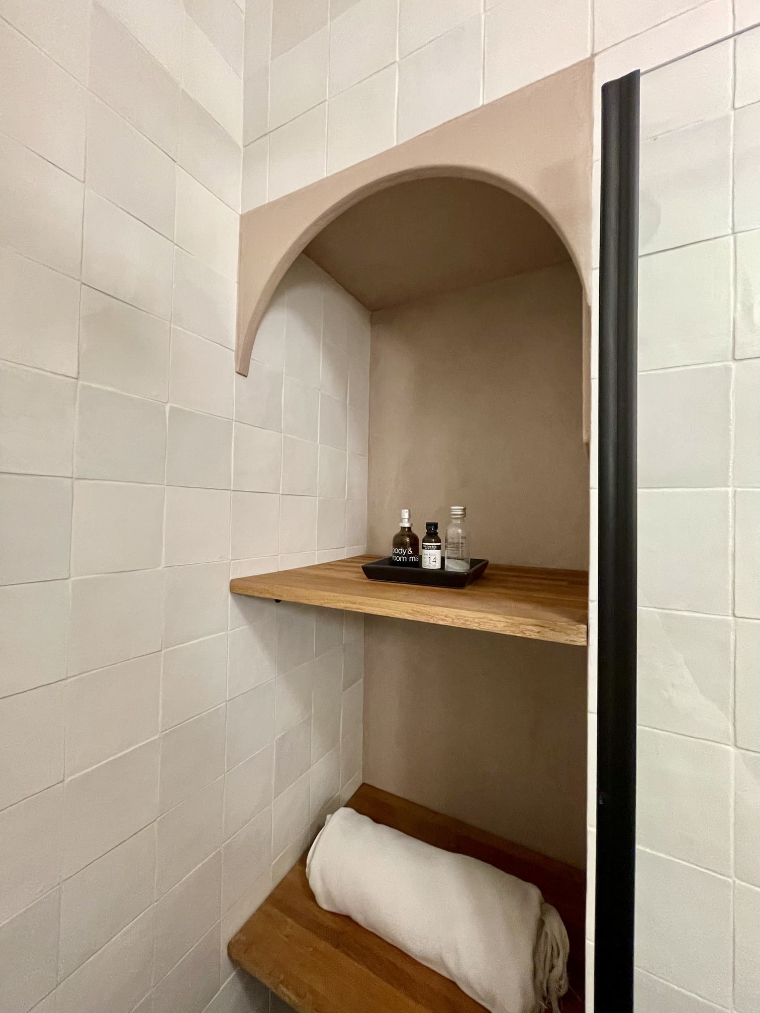 salle de bain décoration contemporaine appartement rénové par par Charlotte Gille de Happy Pog