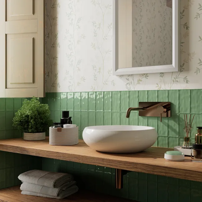 salle de bain verte et bois style campagne chic par Leroy Merlin