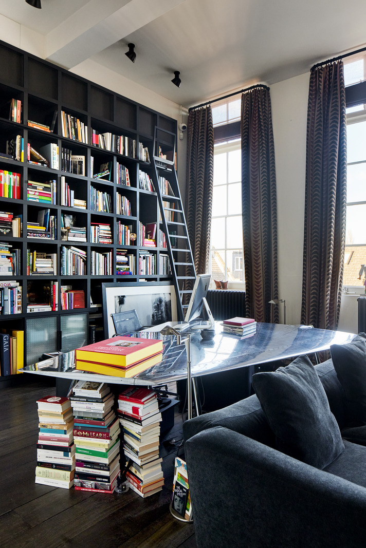 bureau avec bibliothèque