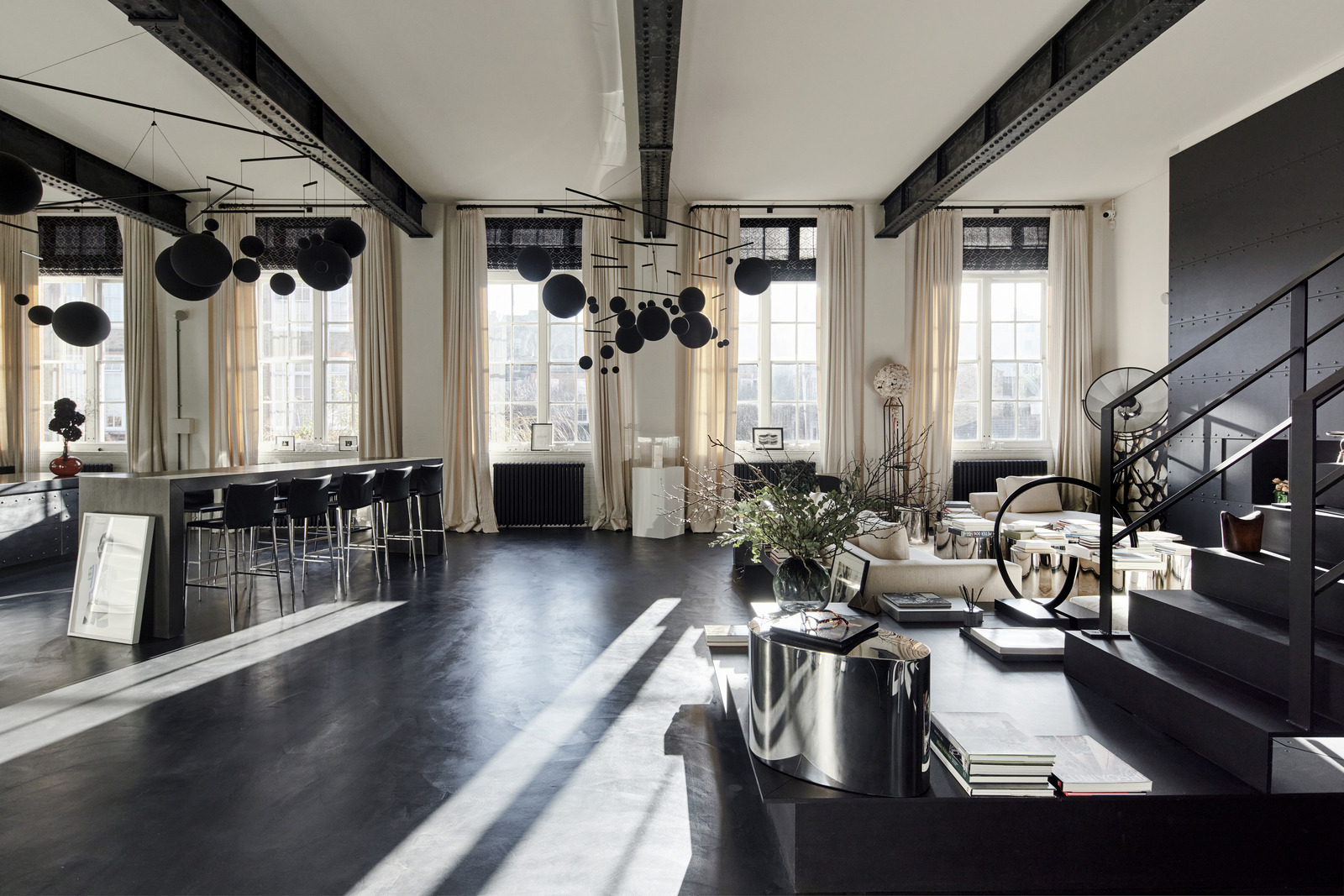 salon loft monochrome