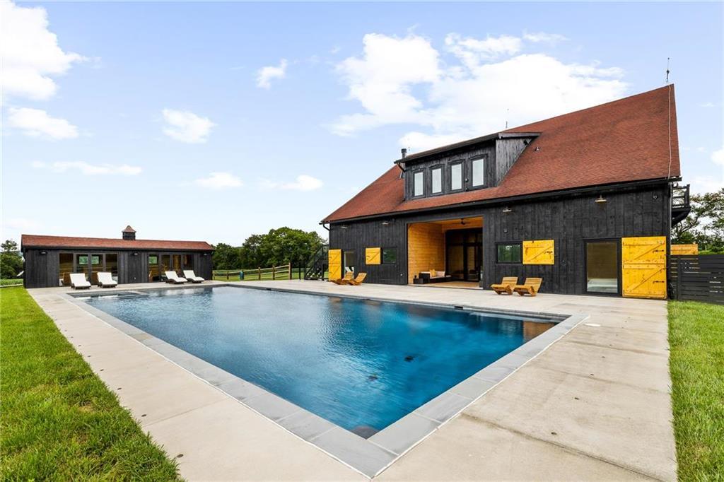 maison en bois avec piscine