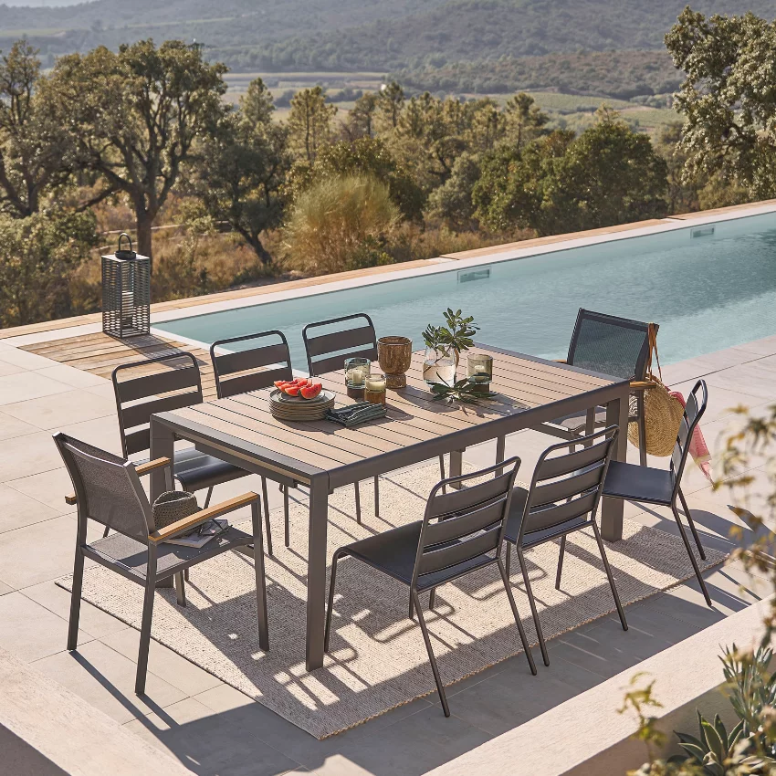 salle à manger au bord de la piscine catalogue jardin Maisons du Monde salle à manger au bord de la piscine catalogue jardin Maisons du Monde