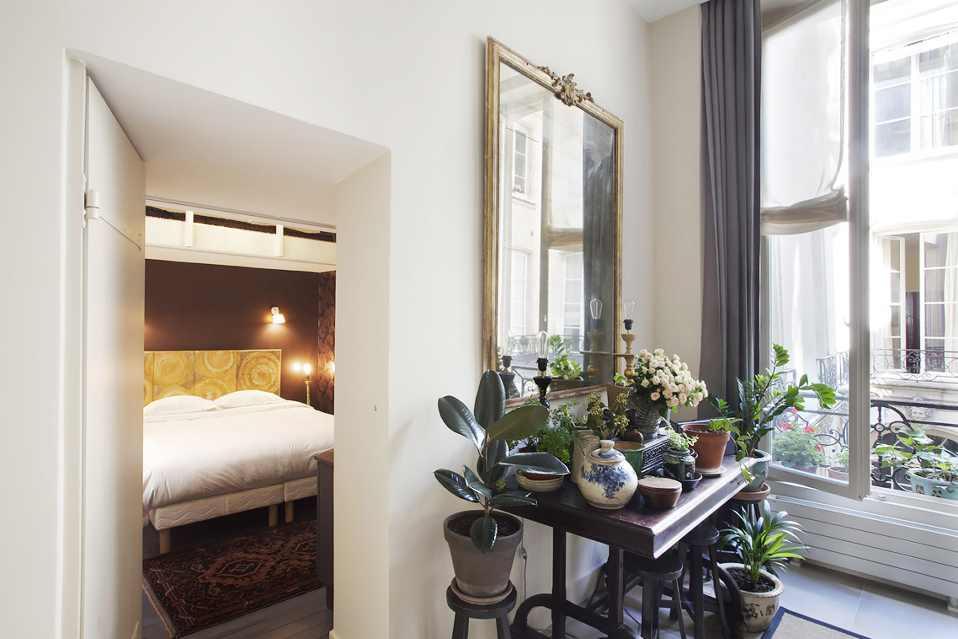 salon avec accès chambre