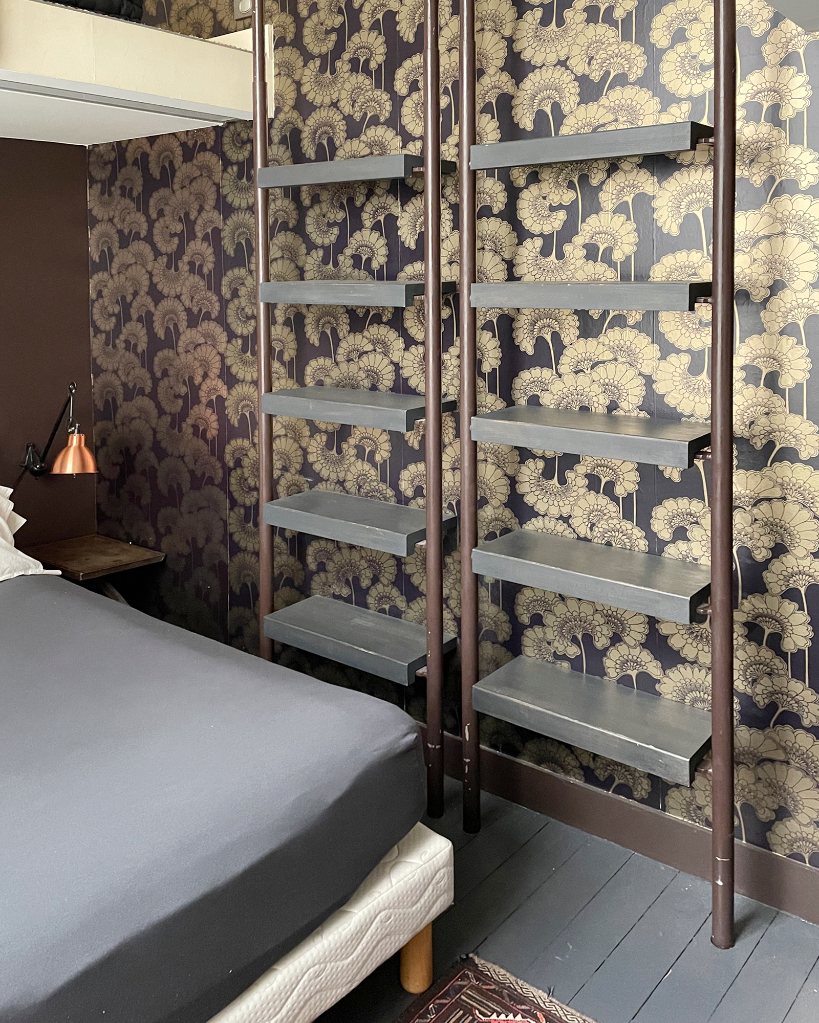 chambre avec escalier japonais