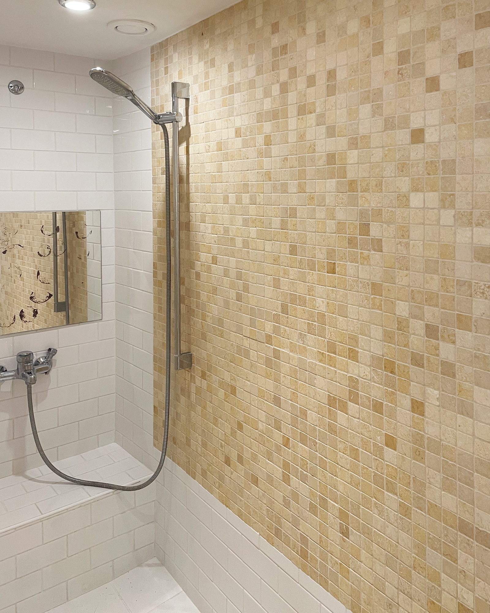 salle de bain beige appartement 45m2 Paris