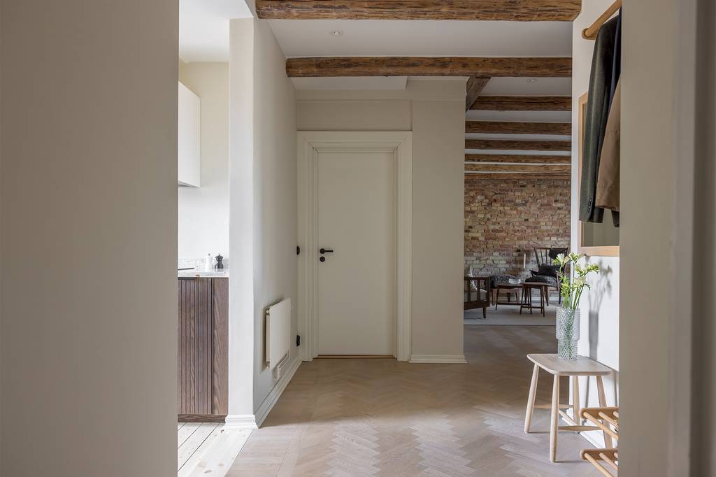 entrée avec poutres décoration scandinave