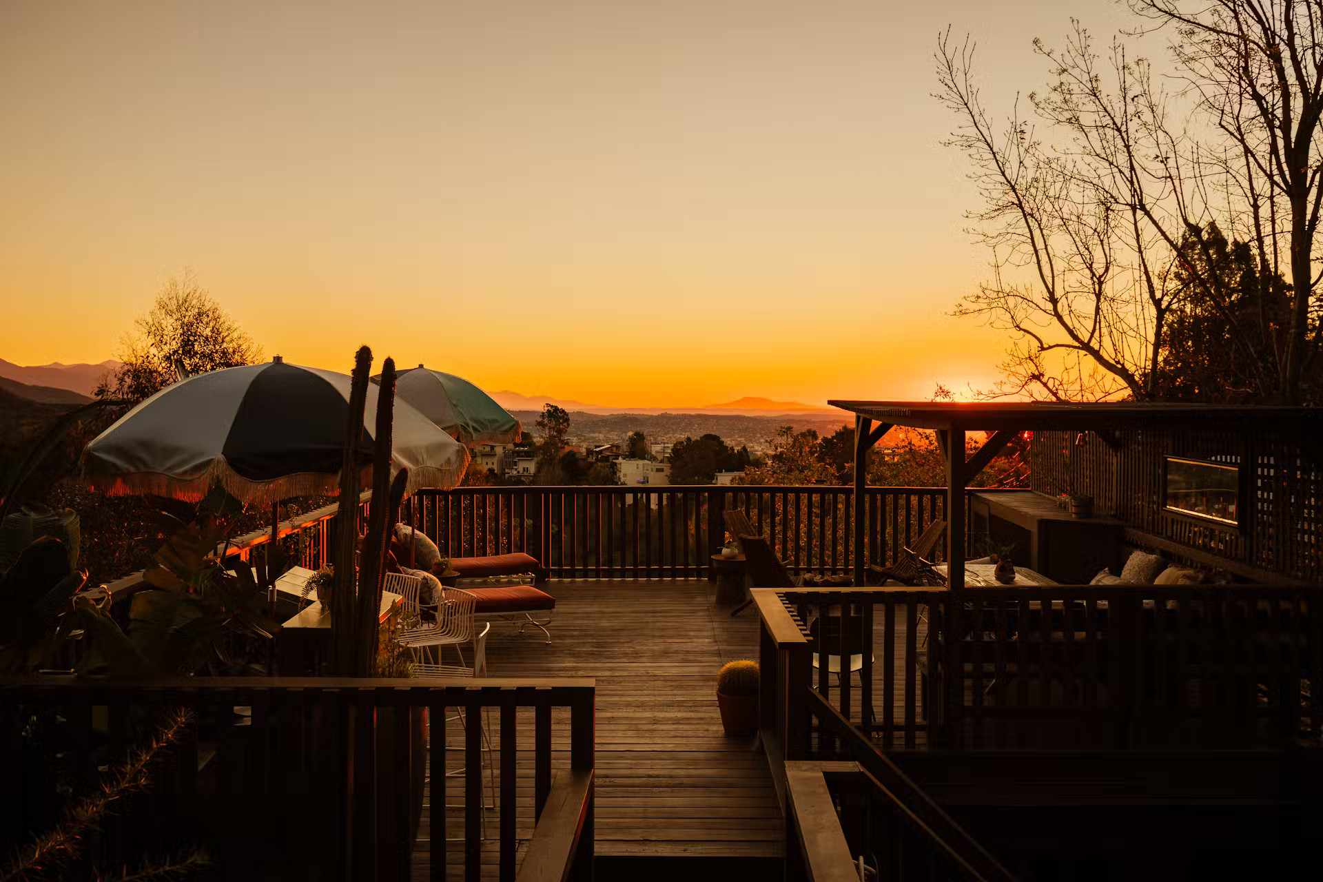 terrasse avec coucher de soleil terrasse avec coucher de soleil