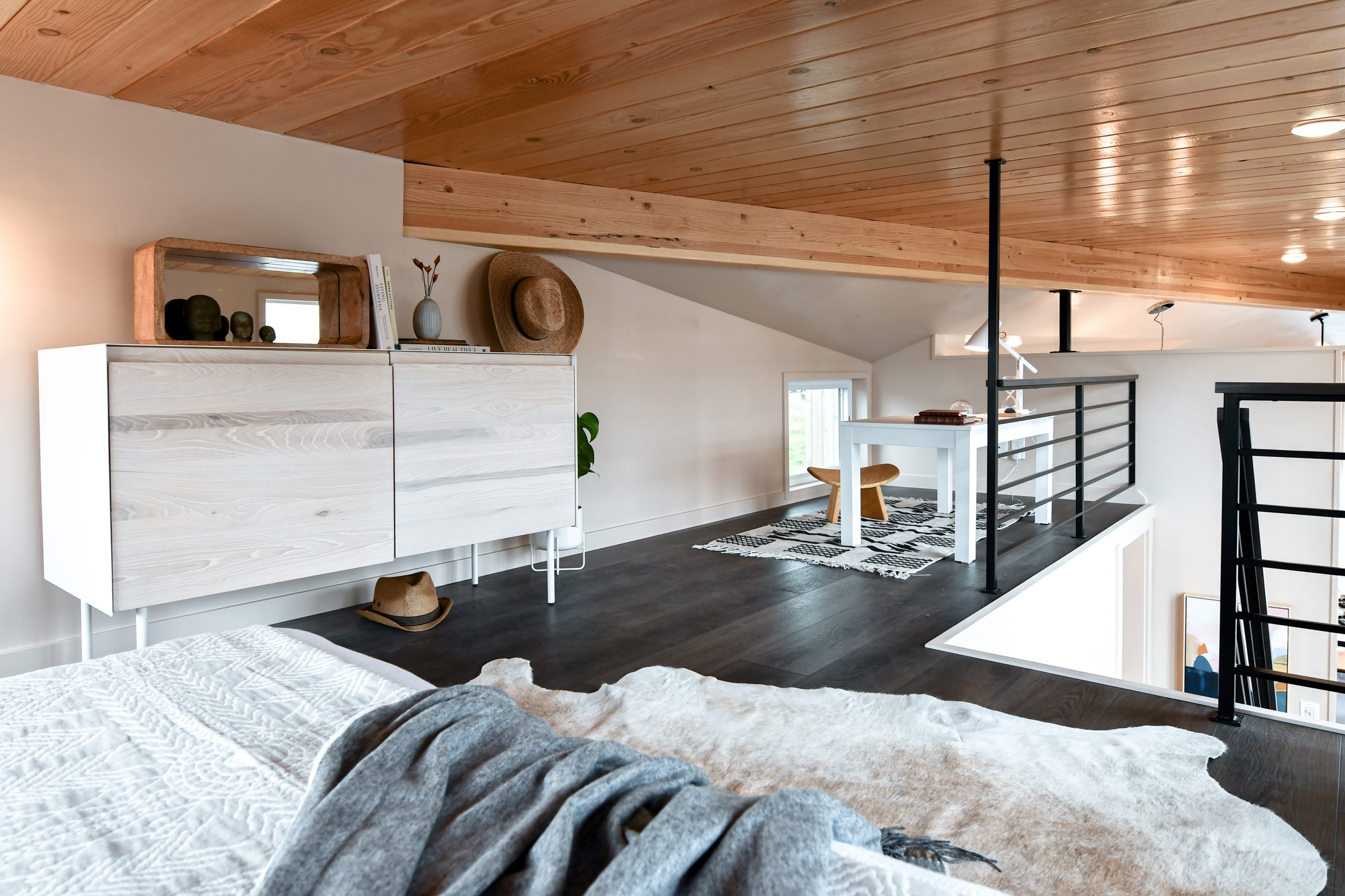 chambre sur mezzanine tiny house Modern Tiny Home Park Model chambre sur mezzanine tiny house Modern Tiny Home Park Model