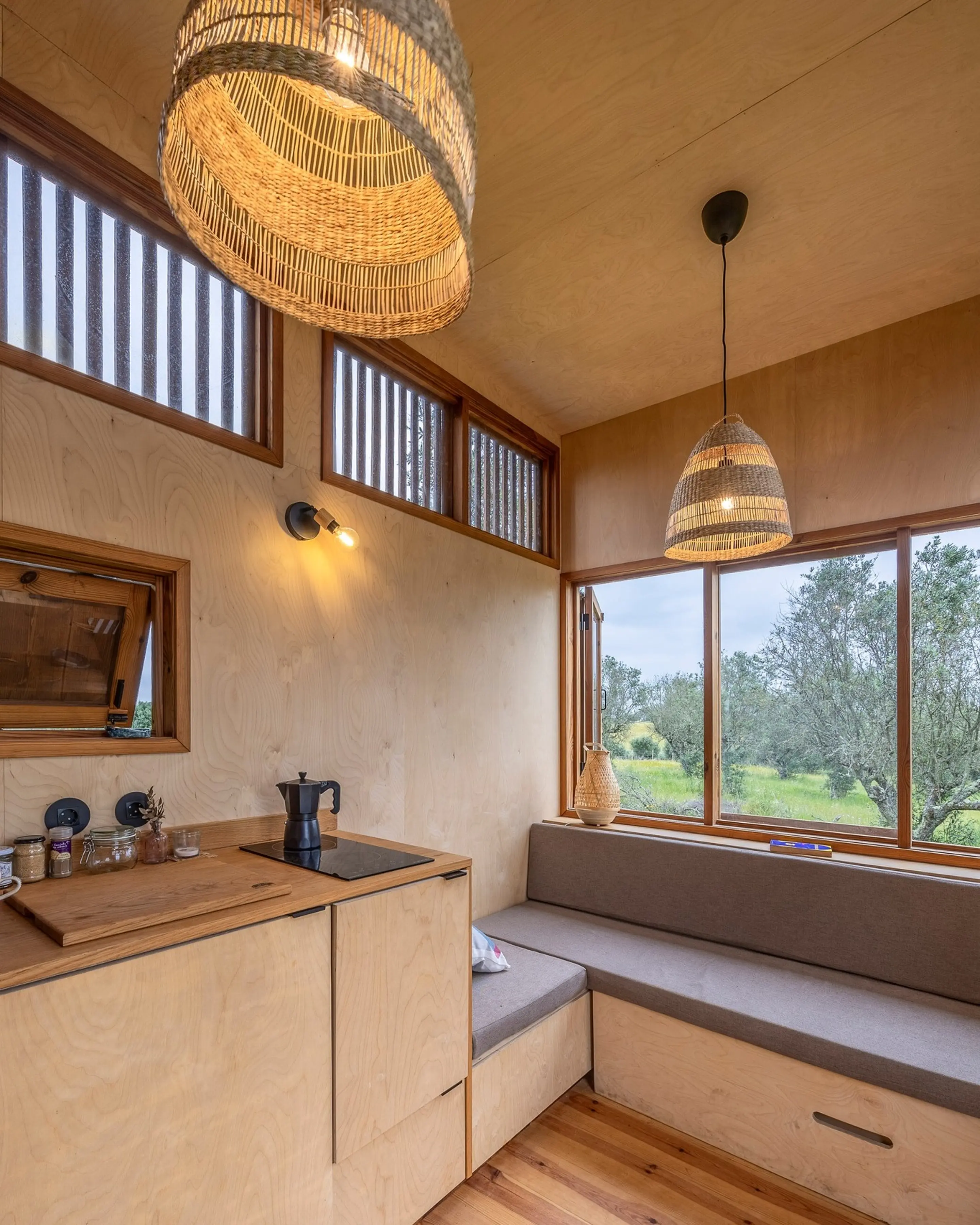 salon et cuisine tiny house en bois PEGO par MADEIGUINCHO salon et cuisine tiny house en bois PEGO par MADEIGUINCHO