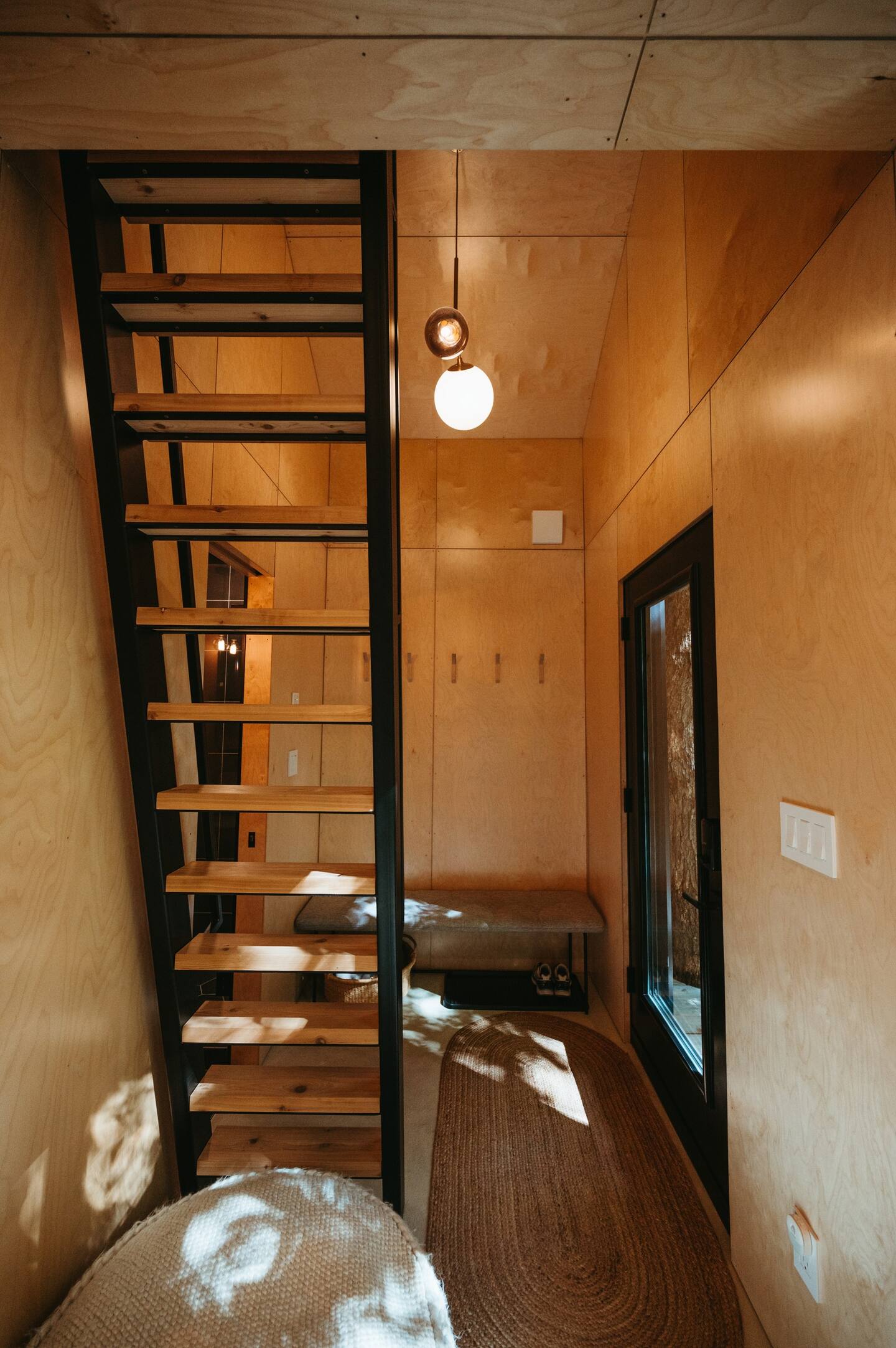 entrée avec escalier entrée avec escalier