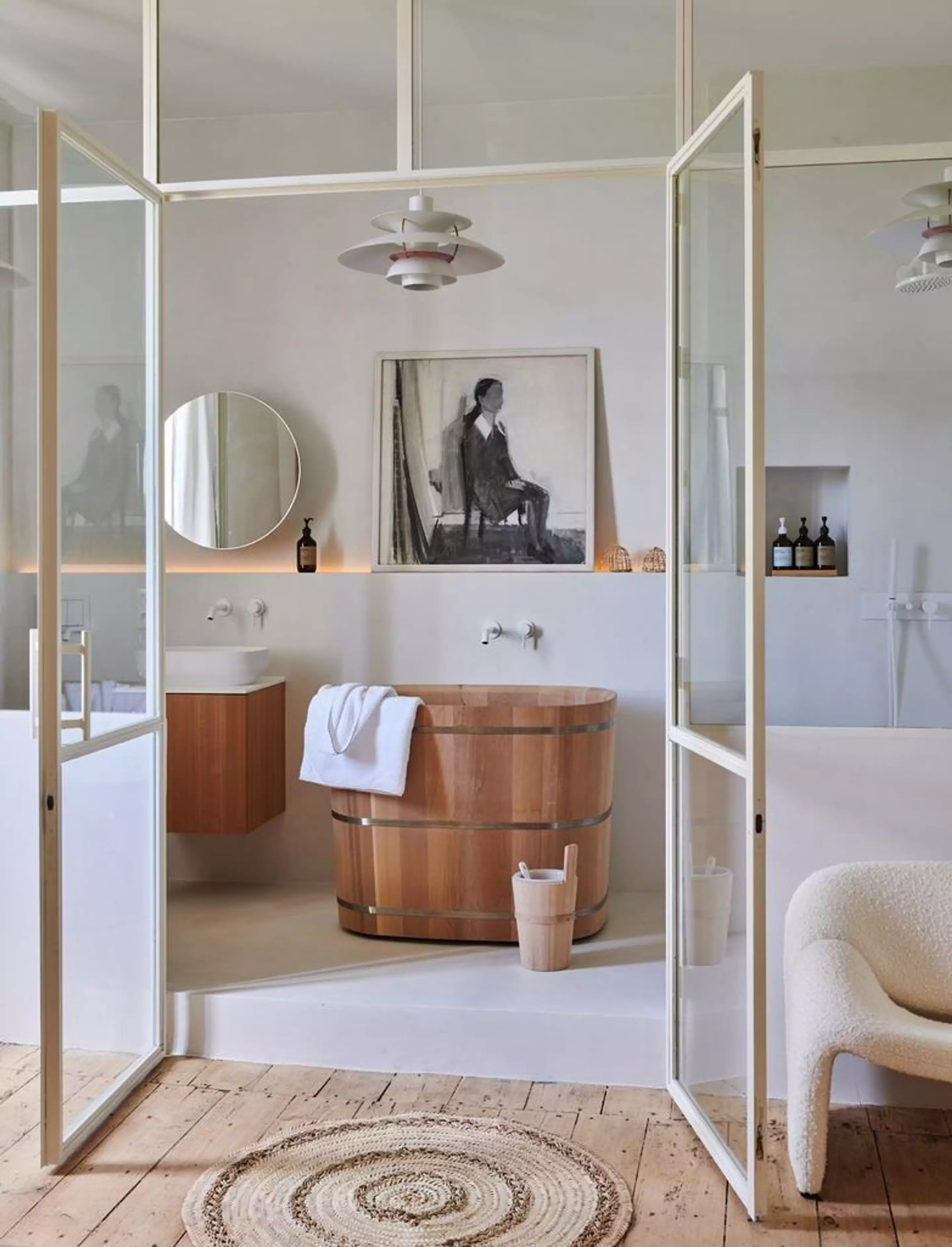 salle de bain avec verrière et bain en bois japonais salle de bain avec verrière et bain en bois japonais