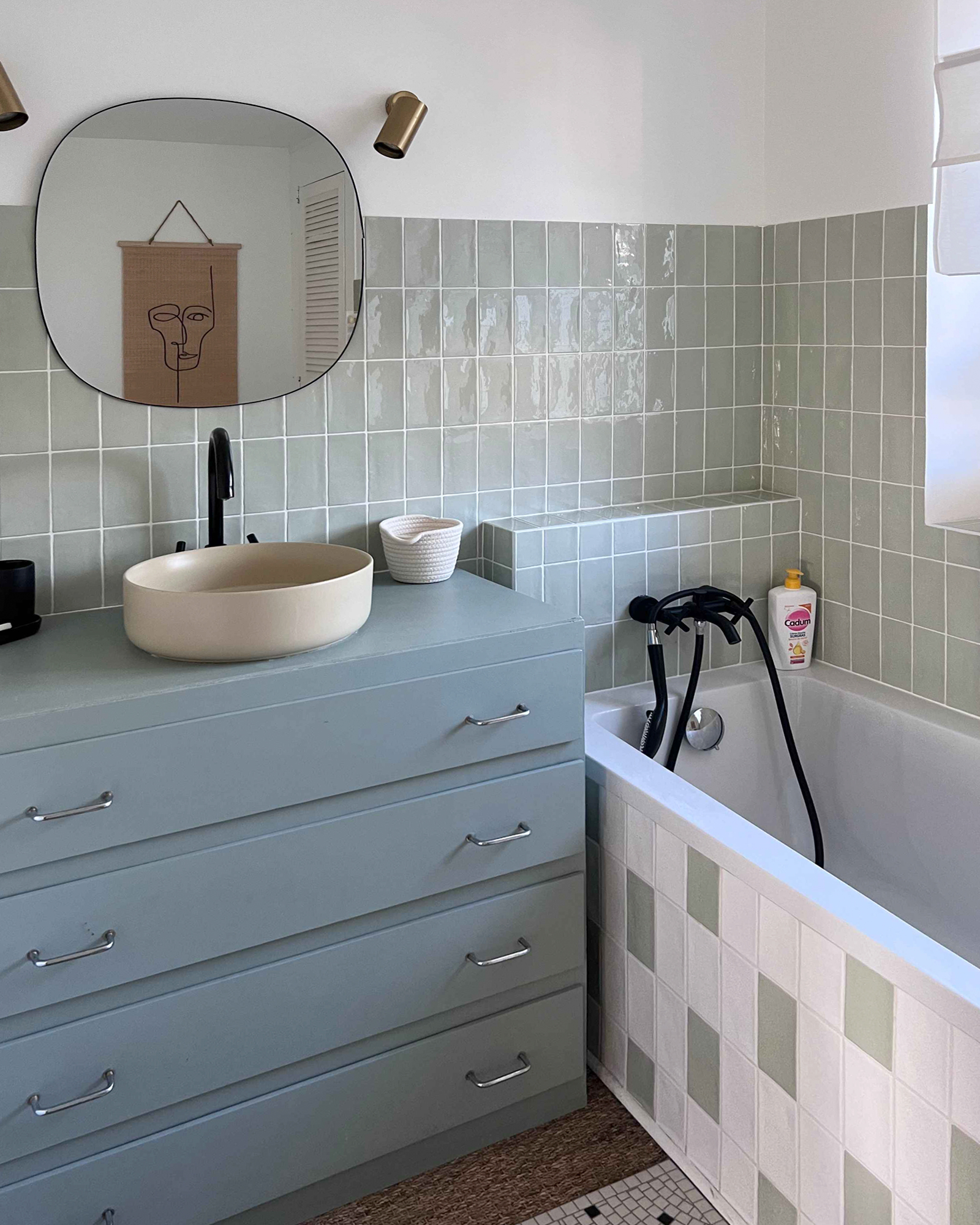 salle de bain vert d'eau Yogi House Normandie