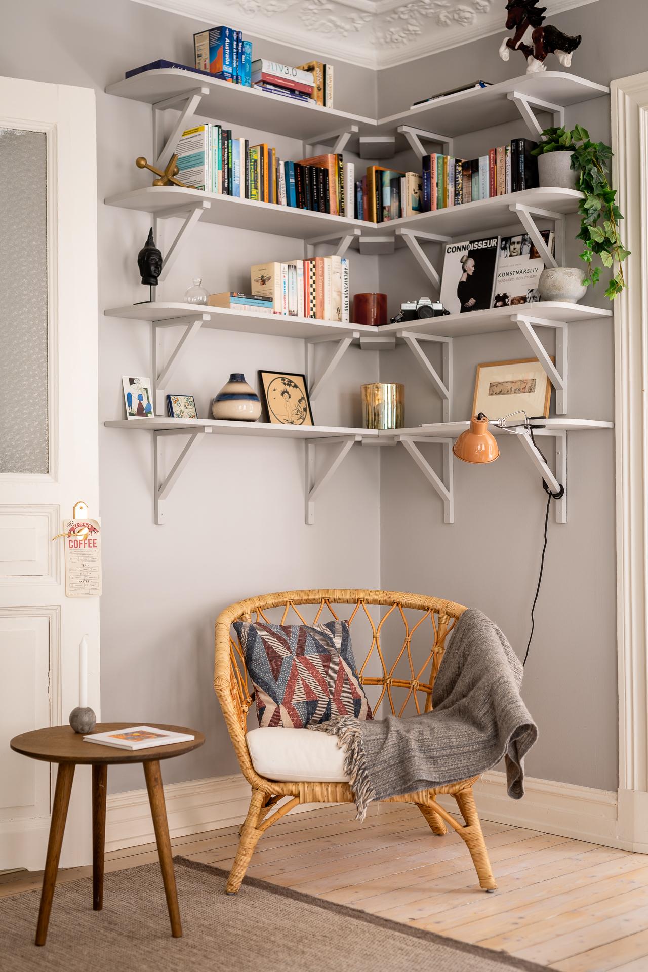 salon avec moulures décoration scandinave
