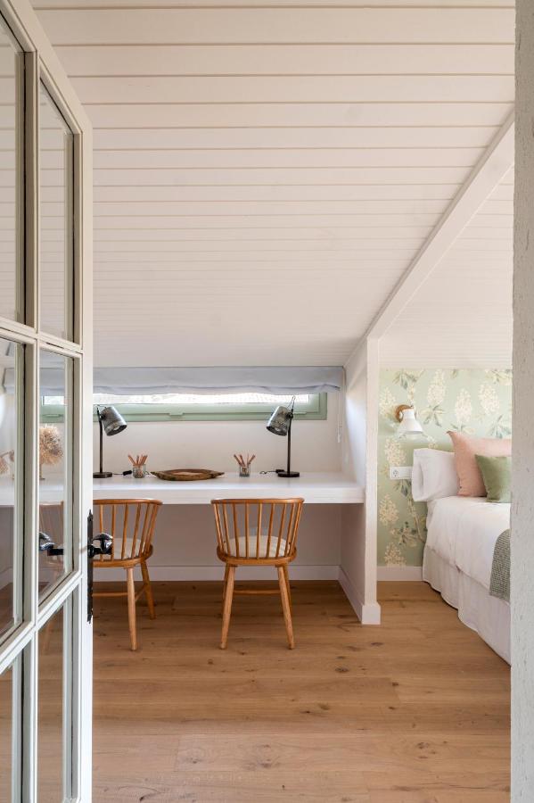 chambre mansardée maison en pierre Catalogne Mas del Suro