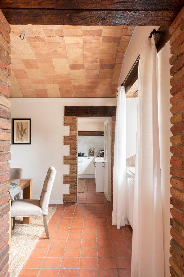 salle à manger maison en pierre Catalogne Mas del Suro