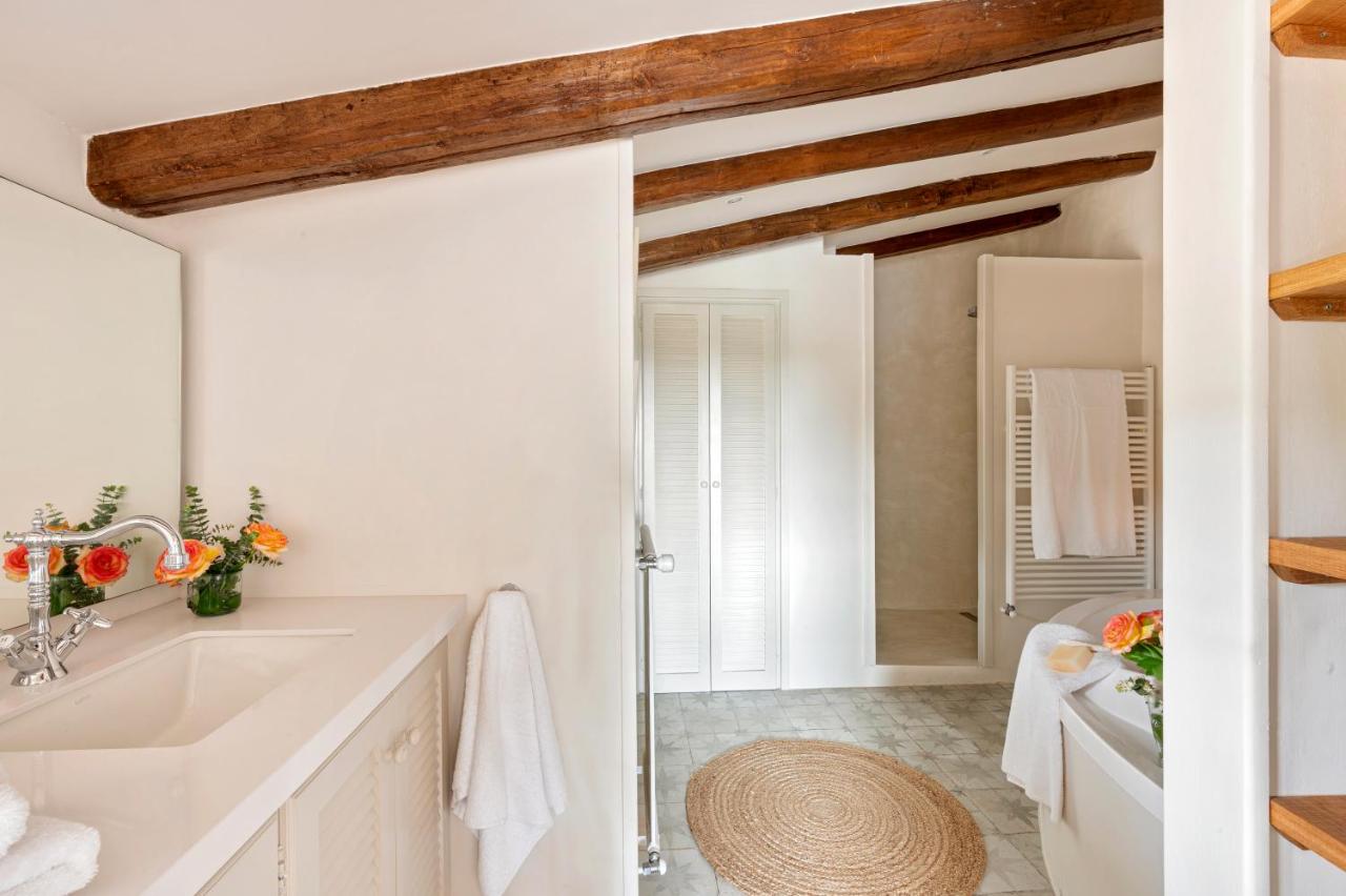salle de bain avec poutres Mas del Suro