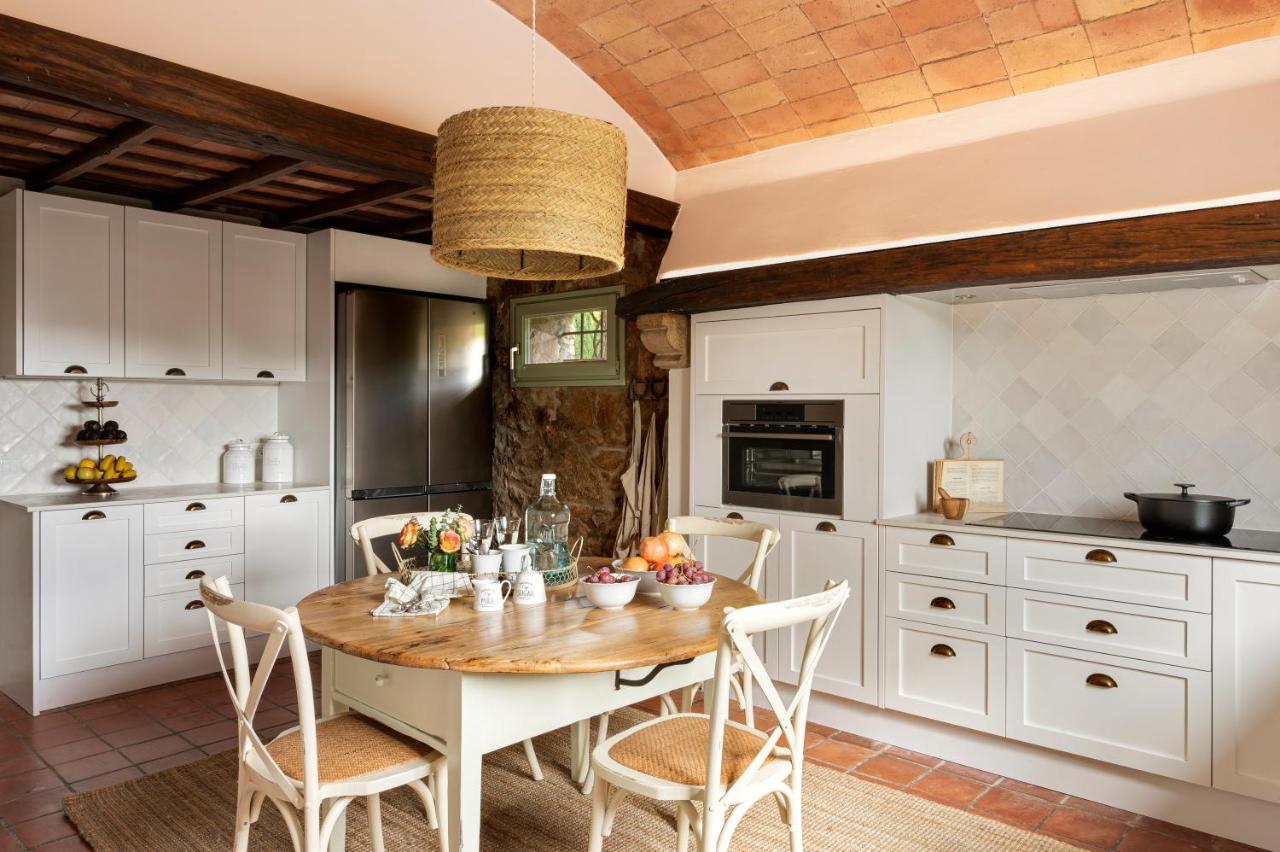 cuisine rustique chic maison en pierre Catalogne Mas del Suro