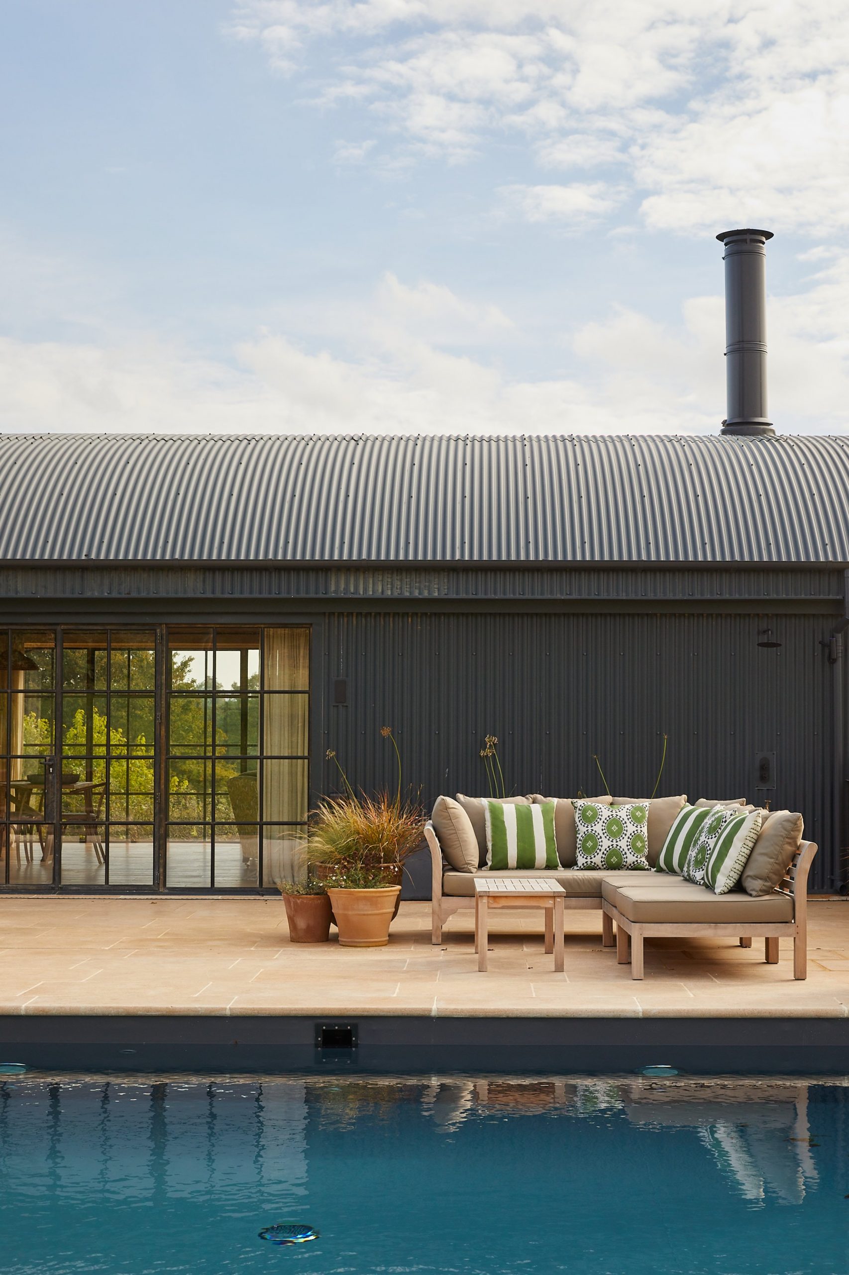terrasse ancienne ferme rénovée Latimer Farm décoration rustique chic terrasse ancienne ferme rénovée Latimer Farm décoration rustique chic