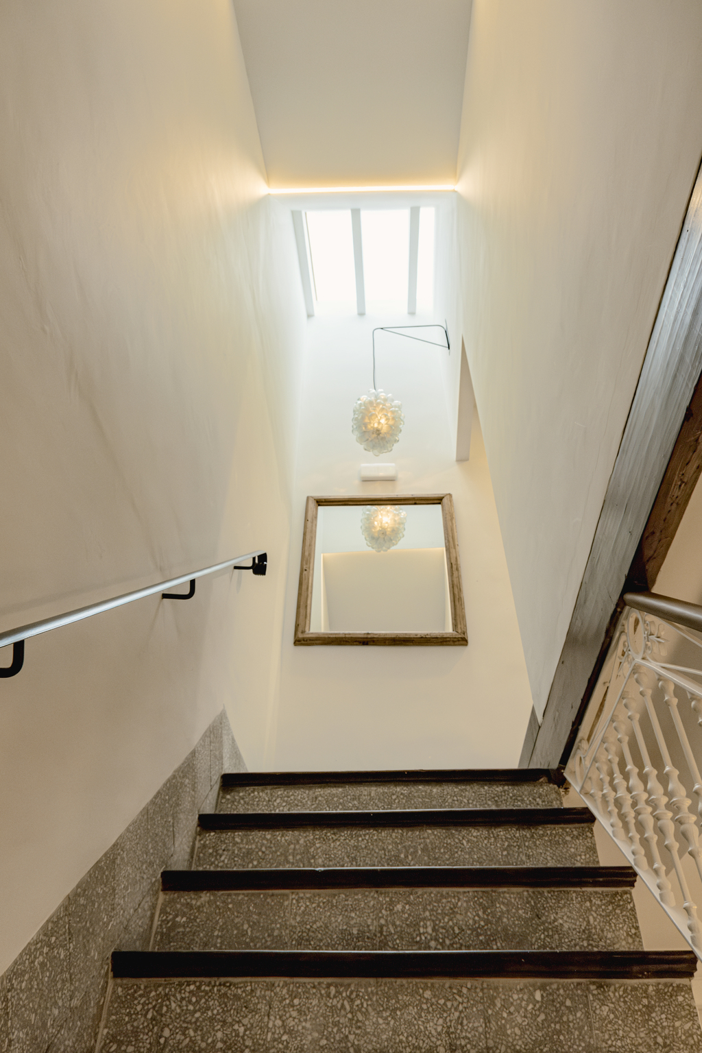 escalier ancien terrazzo maison en pierre rénovée par Berrow la 1902