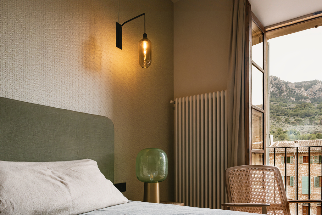chambre décoration contemporaine maison en pierre rénovée par Berrow la 1902