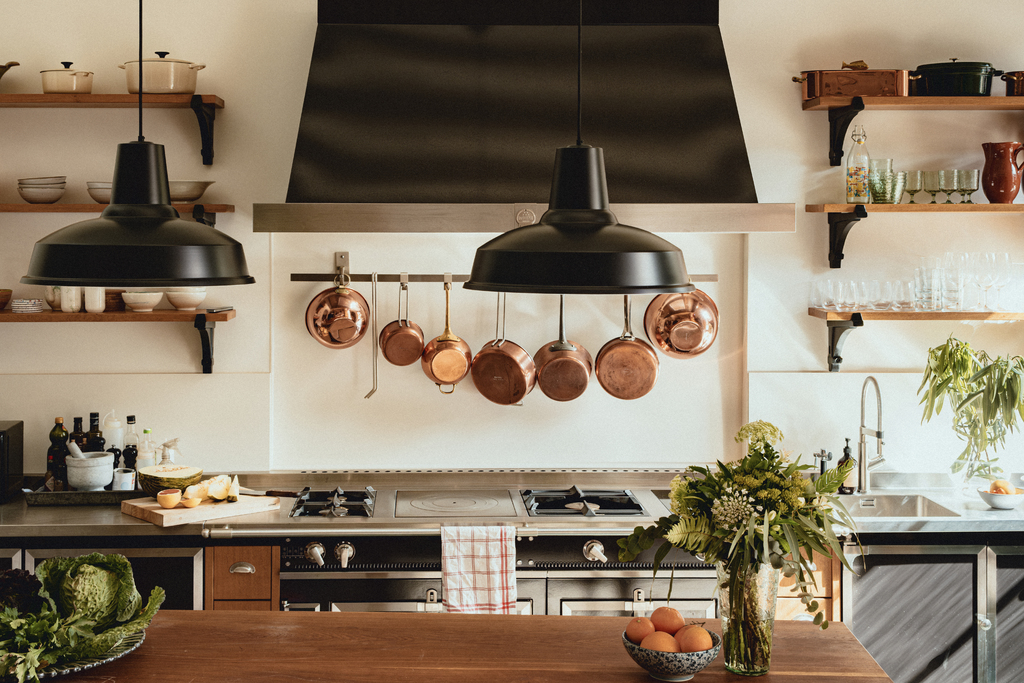 cuisine avec piano La Cornue maison en pierre rénovée par Berrow la 1902
