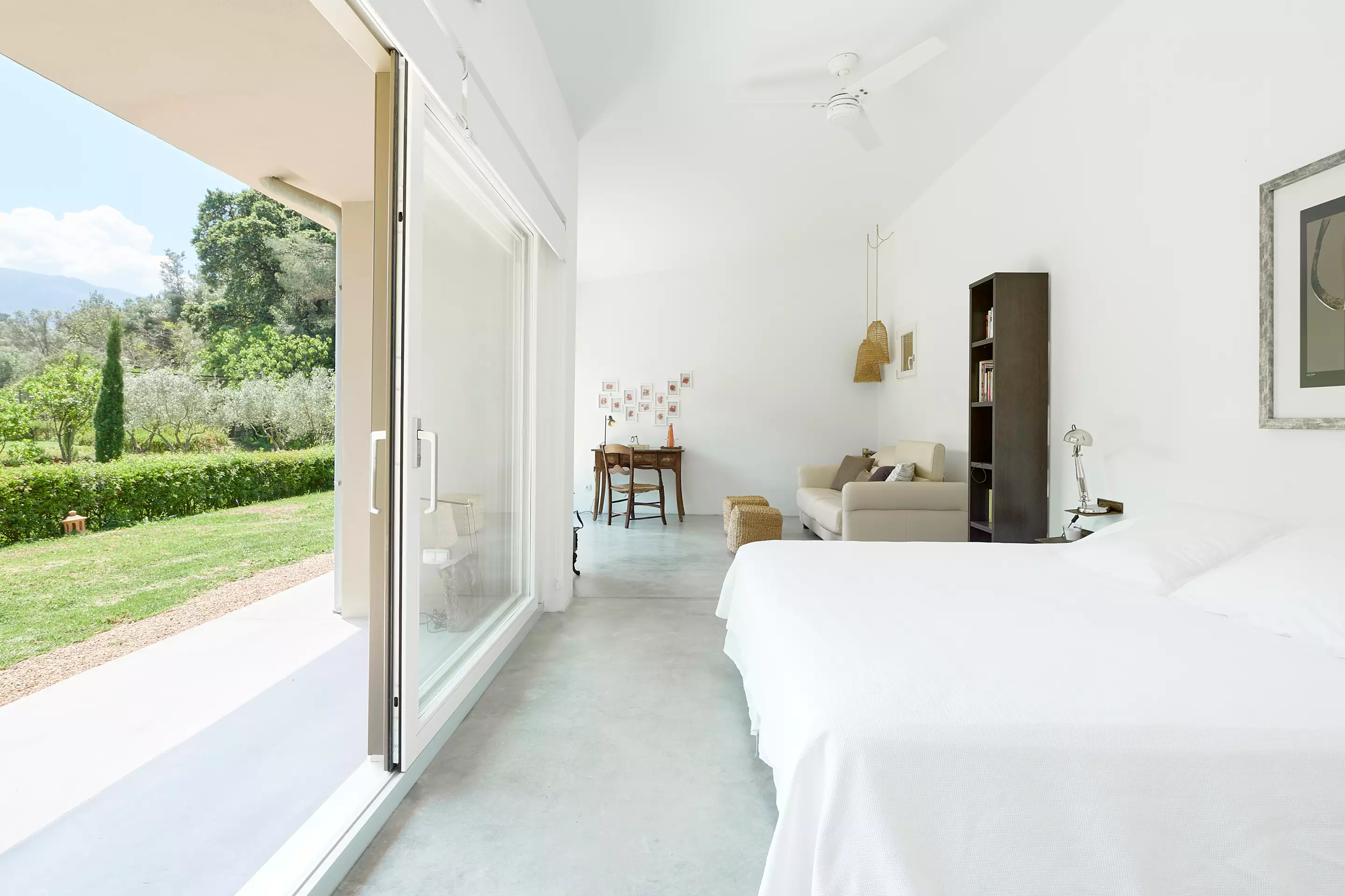 chambre blanche décoration contemporaine
