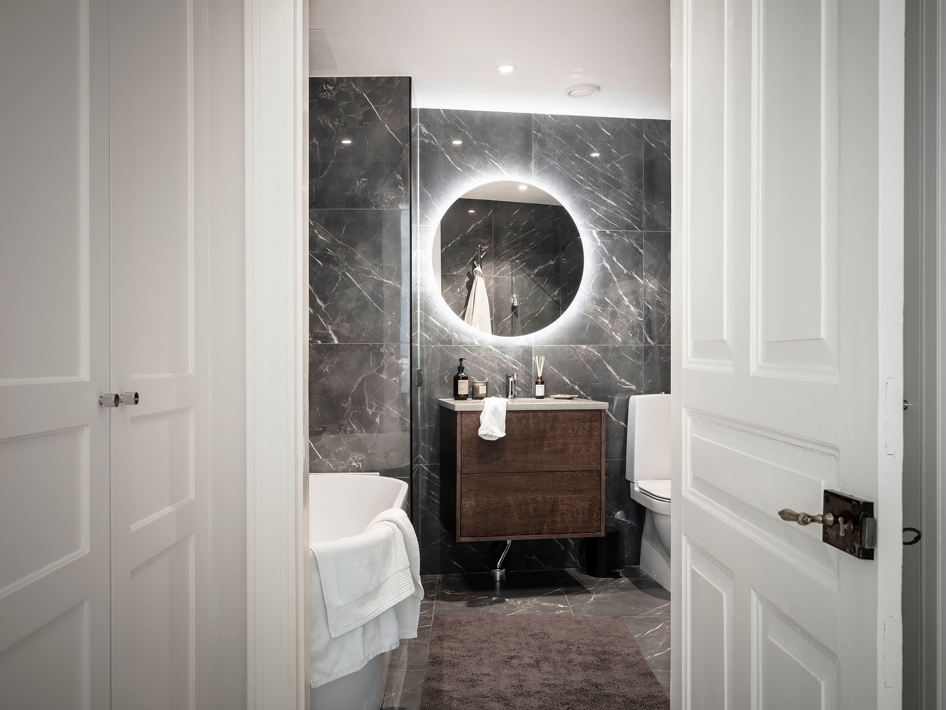 salle de bain marbre et noyer salle de bain marbre et noyer
