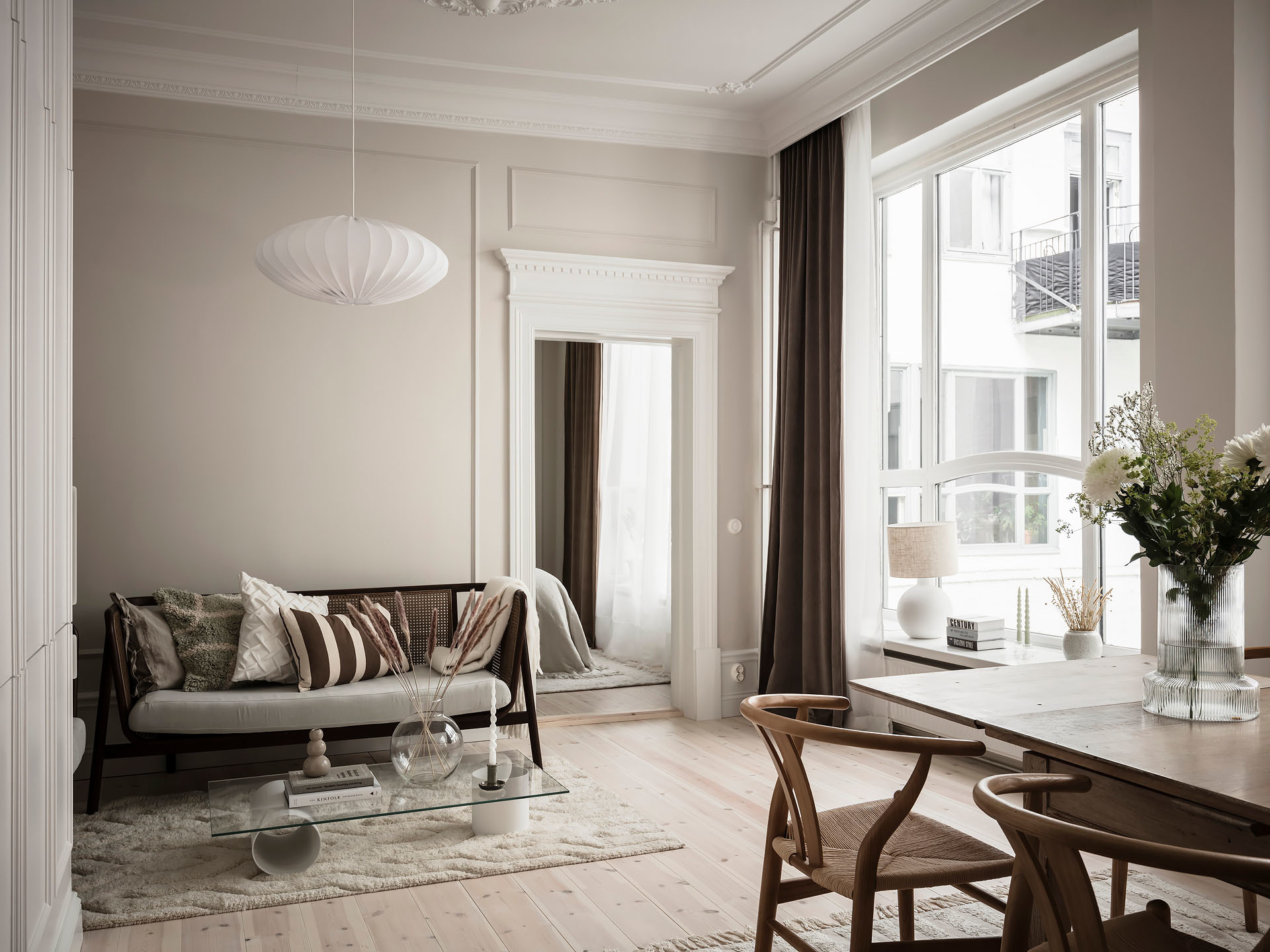 salon avec moulures appartement ancien 59m2 décoration design salon avec moulures appartement ancien 59m2 décoration design