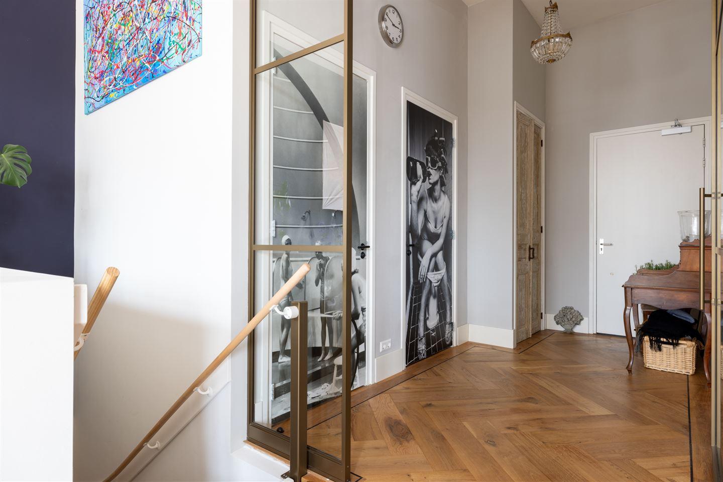entrée avec escalier appartement en duplex entrée avec escalier appartement en duplex