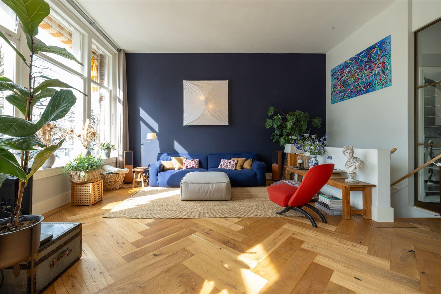 salon mur bleu appartement en duplex salon mur bleu appartement en duplex