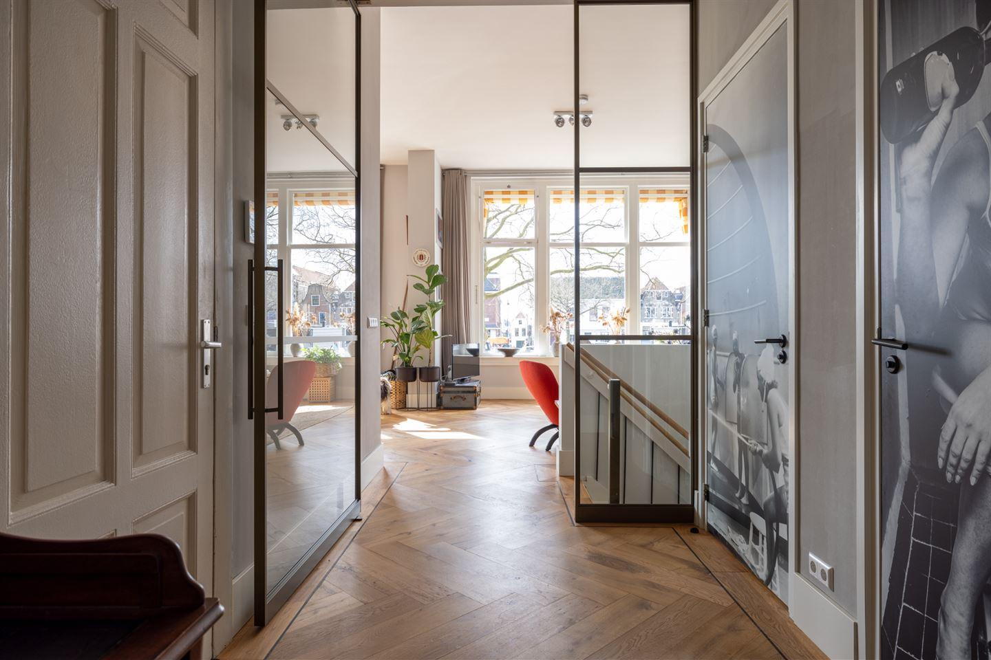 entrée avec escalier appartement en duplex entrée avec escalier appartement en duplex