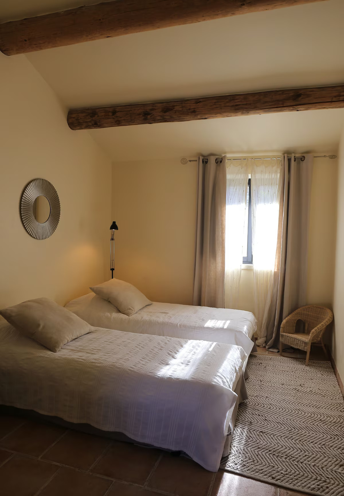 chambre mansardée avec poutres chambre mansardée avec poutres