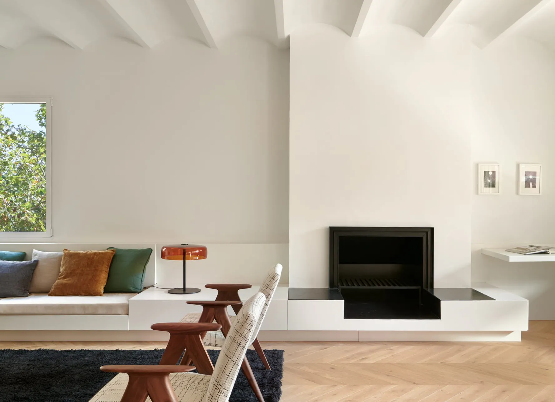 salon avec cheminée décoration contemporaine