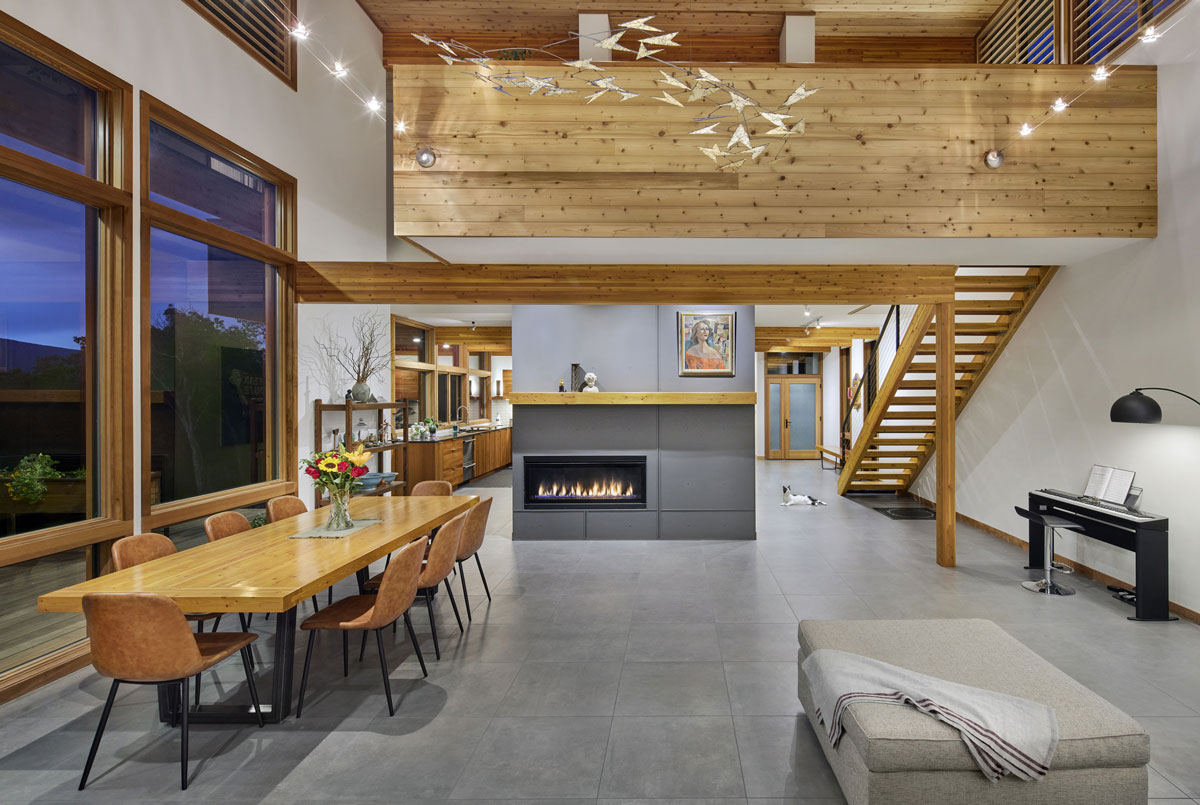 salon avec baies vitrées maison contemporaine en kit Lindal Cedar Homes salon avec baies vitrées maison contemporaine en kit Lindal Cedar Homes