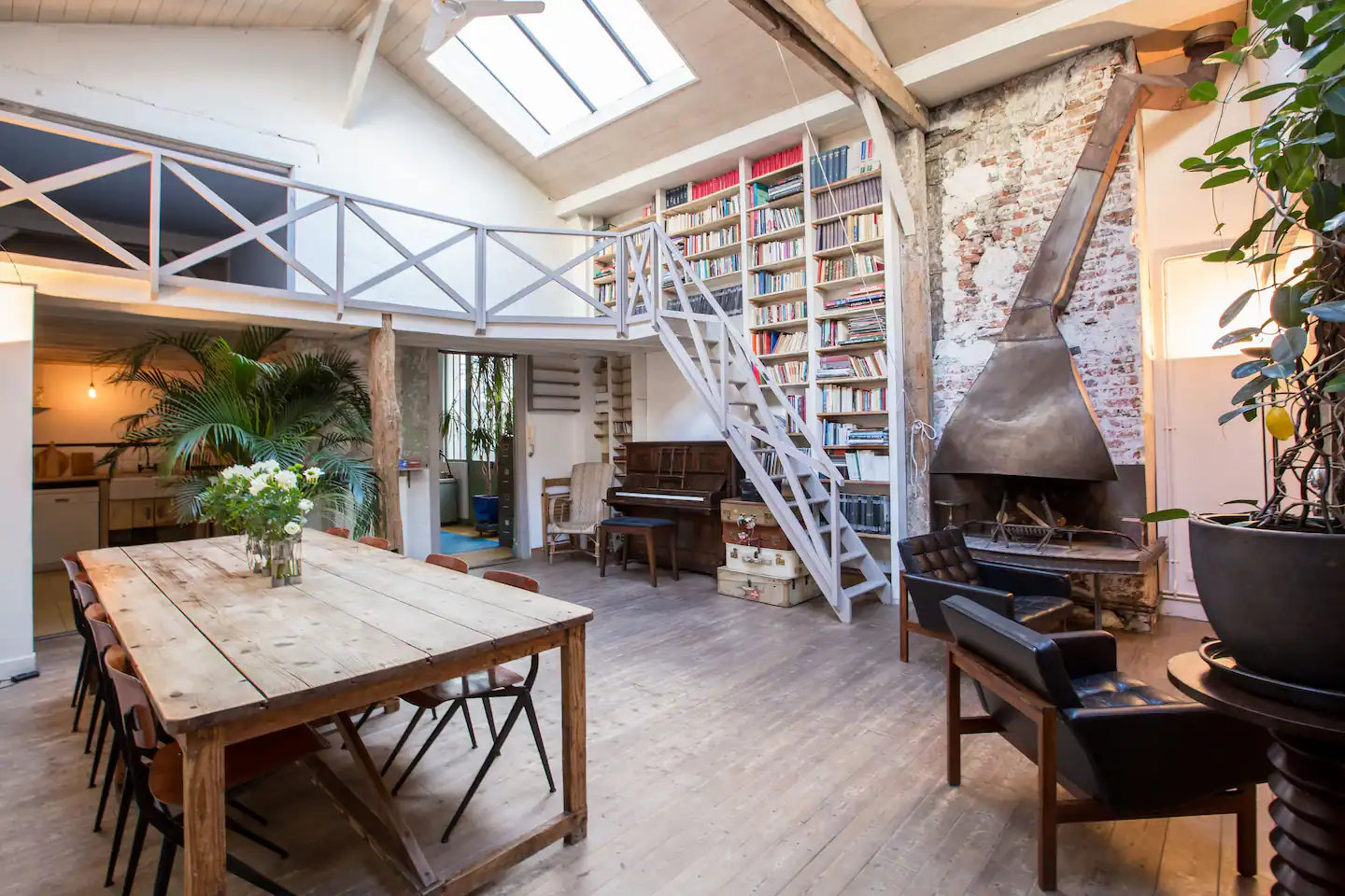 salon double hauteur maison de ville loft Paris