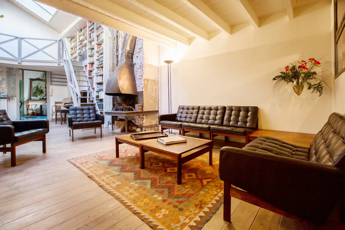 salon double hauteur maison de ville loft Paris