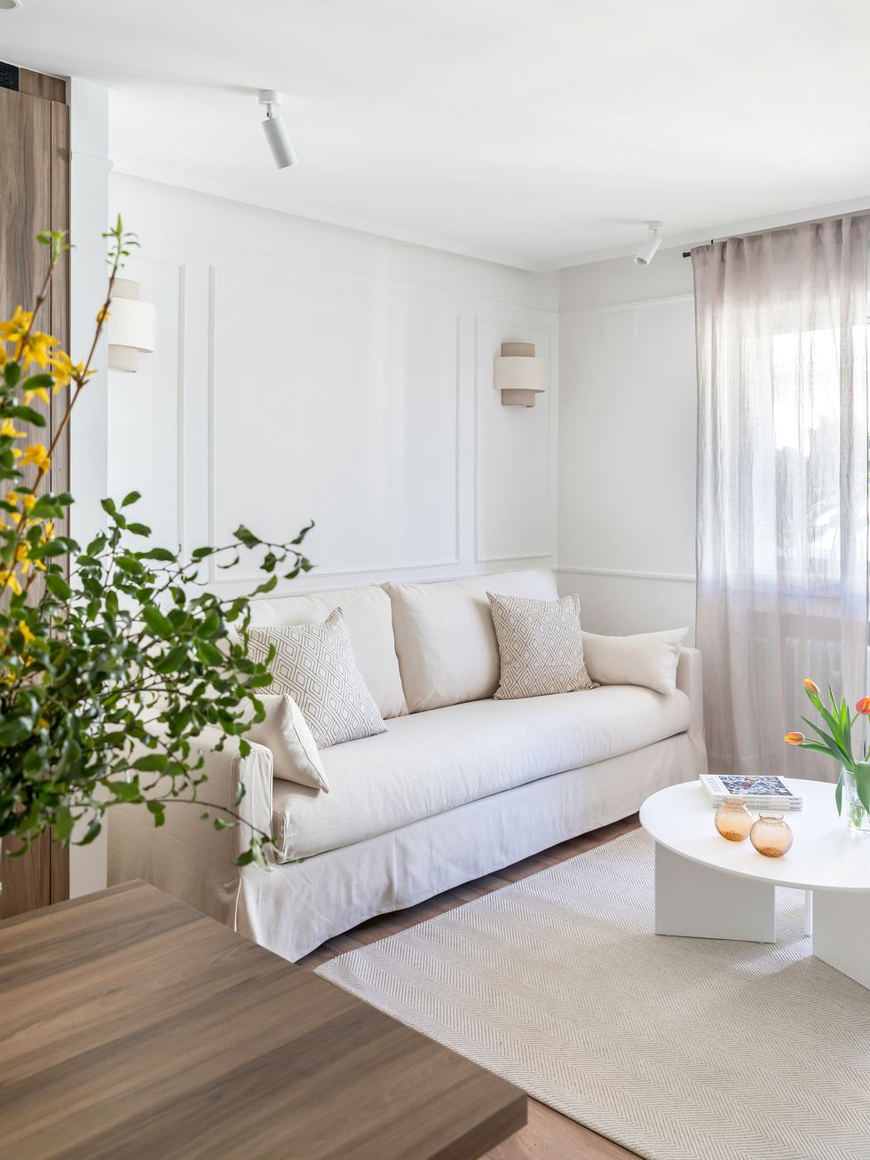 salon canapé blanc appartement 57m2 décoration contemporaine salon canapé blanc appartement 57m2 décoration contemporaine