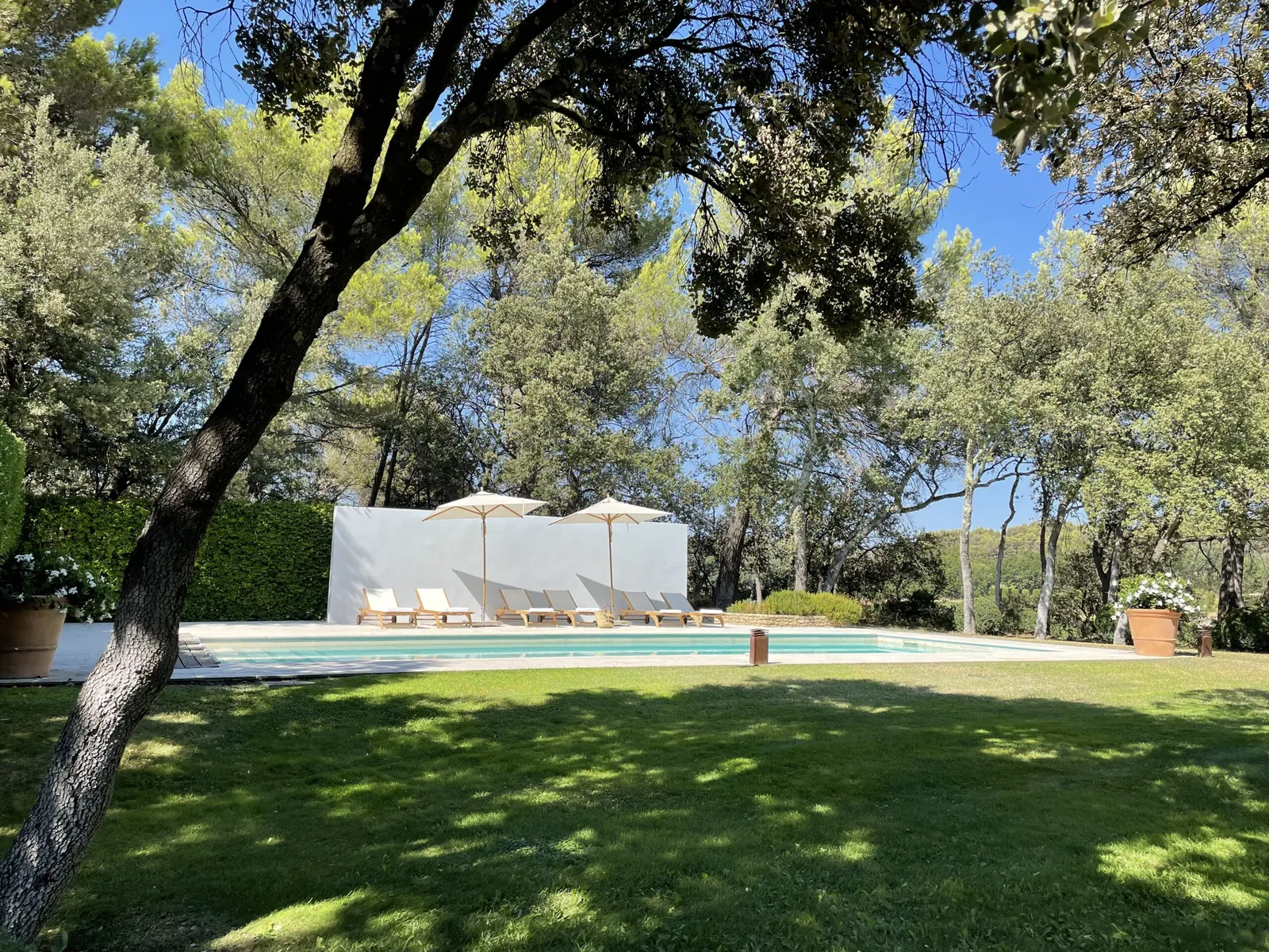 jardin avec piscine maison du sud de la France le Mas des Infermières