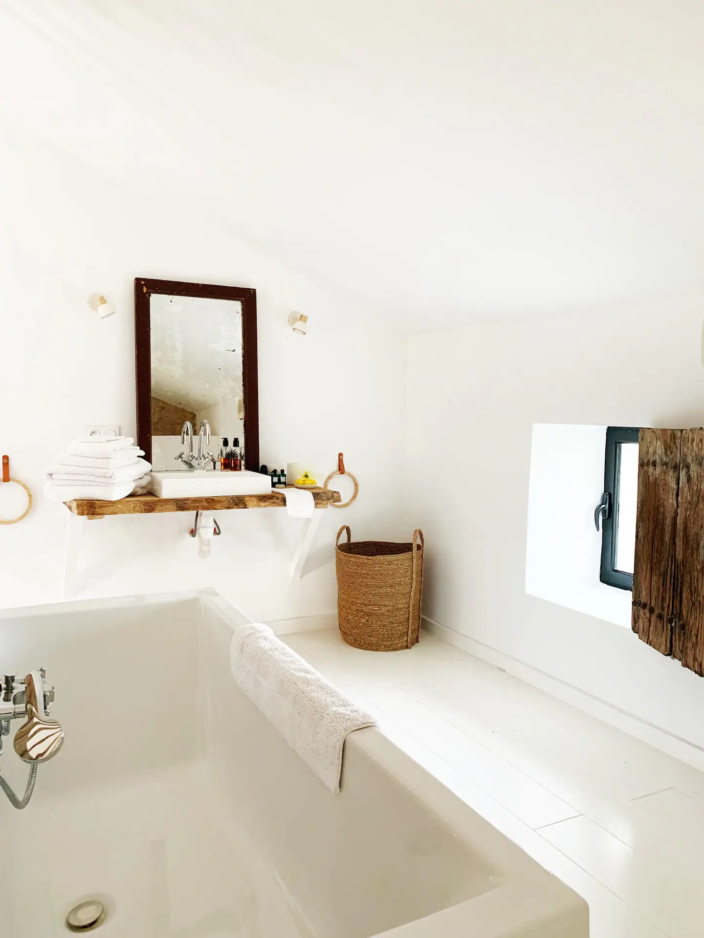 salle de bain maison en pierre Provence le Mas des Palermes