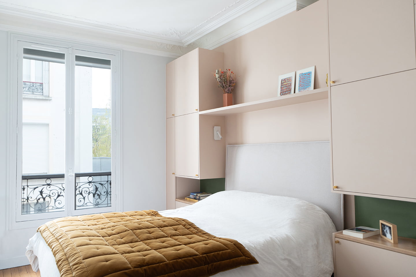 chambre meuble pont décoration contemporaine appartement rénové Paris chambre meuble pont décoration contemporaine appartement rénové Paris