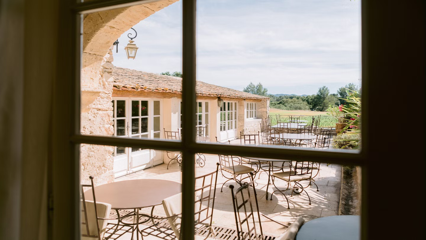 jardin vieille maison en pierres Eygalières Le Mas de la Rose