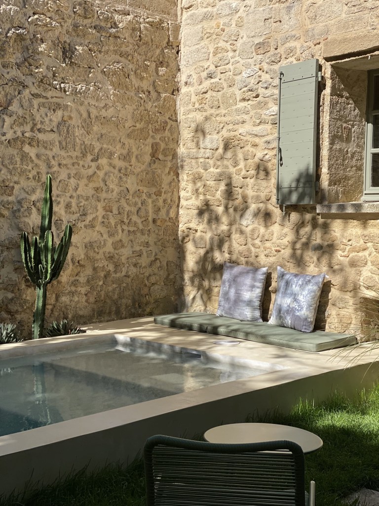 jardin avec piscine La maison du Puisatier Uzès jardin avec piscine La maison du Puisatier Uzès