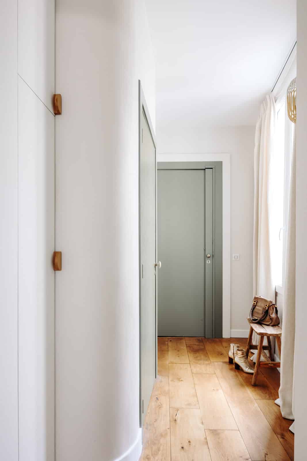 couloir avec dressing Photo : Aurélie Deglane pour Happy Pog couloir avec dressing Photo : Aurélie Deglane pour Happy Pog
