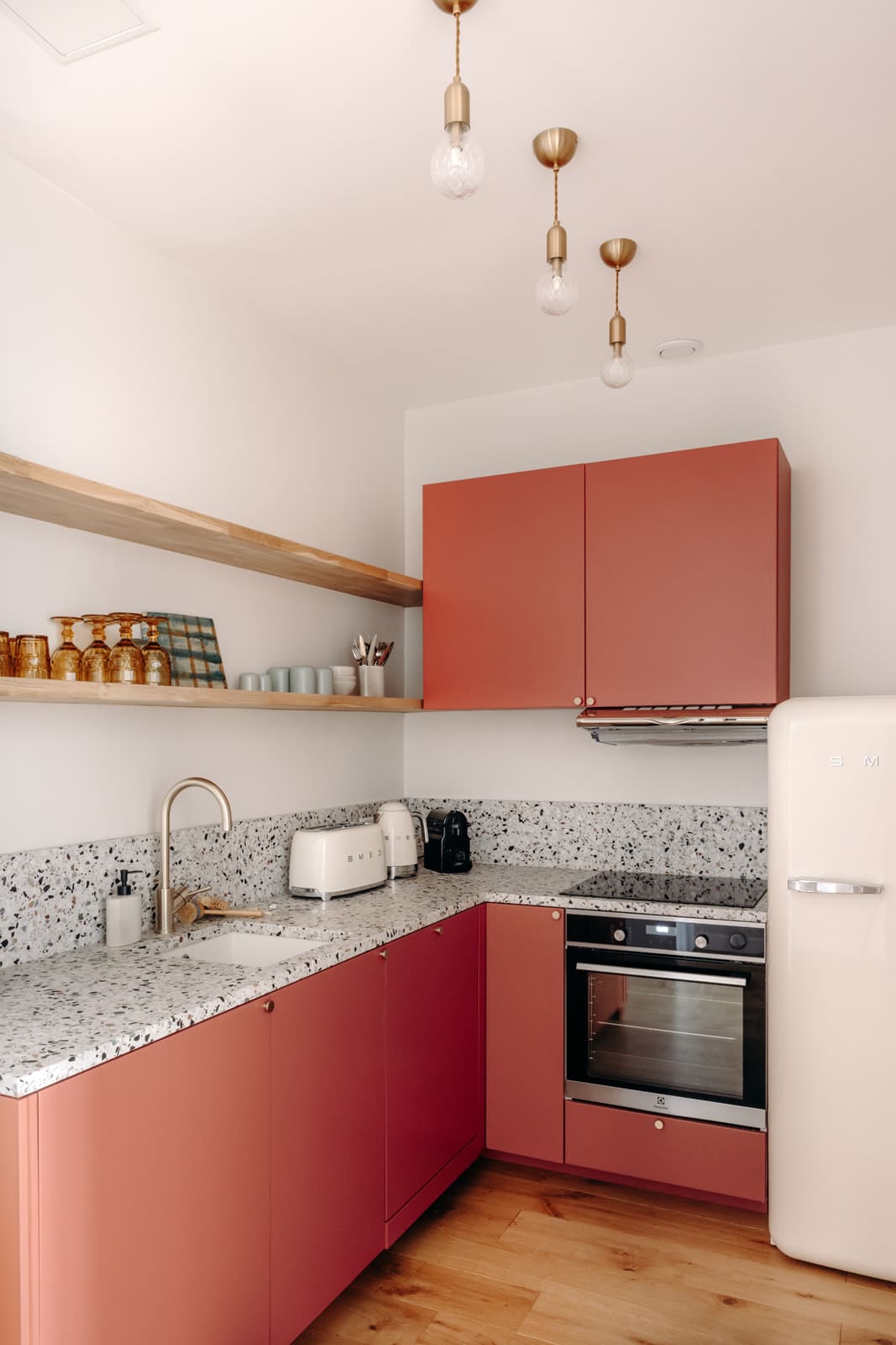cuisine couleur corail plan terrazzo Photo : Aurélie Deglane pour Happy Pog cuisine couleur corail plan terrazzo Photo : Aurélie Deglane pour Happy Pog